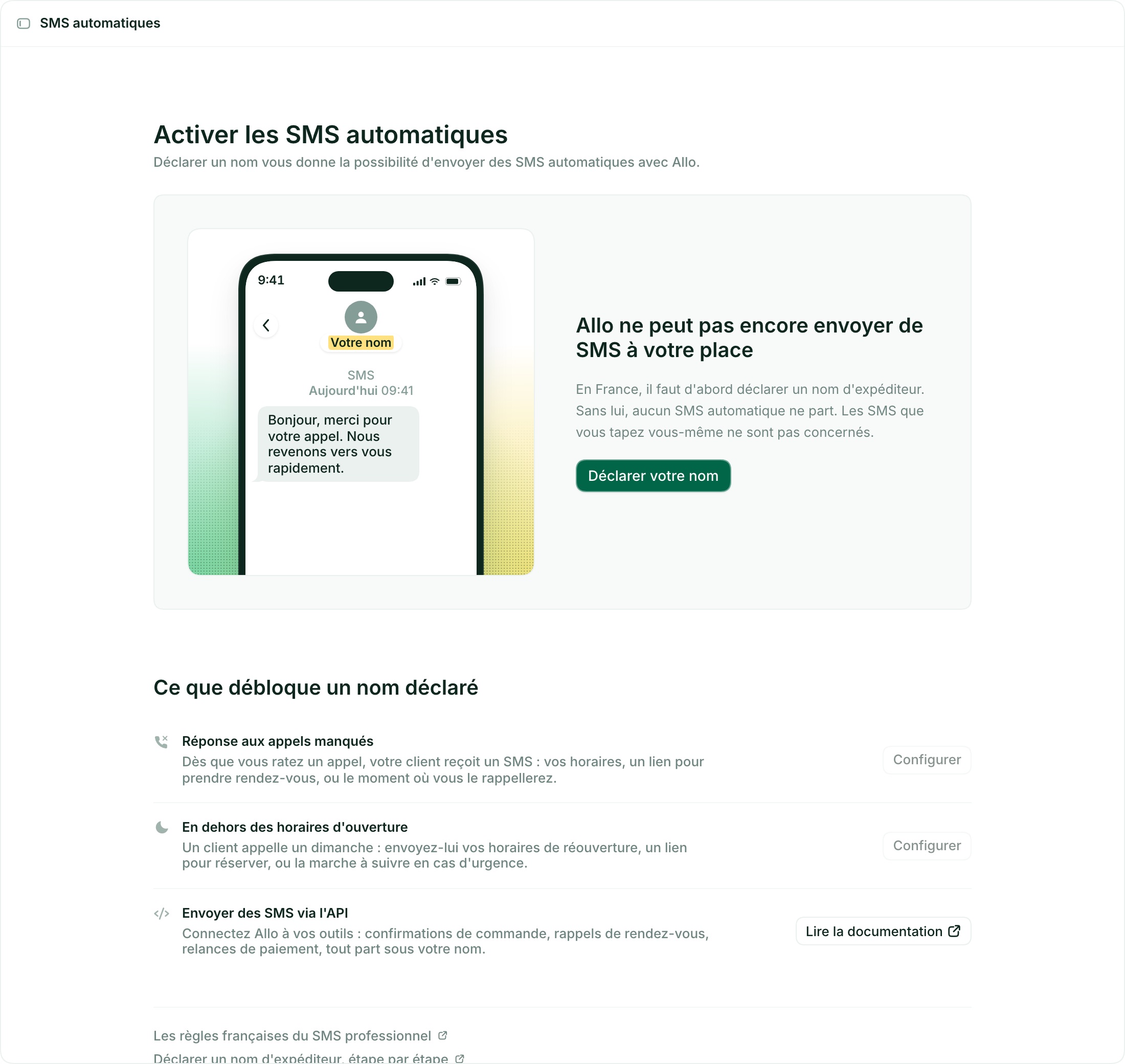 La page SMS automatiques dans Allo, avec le téléphone montrant le nom d'expéditeur en tête de conversation