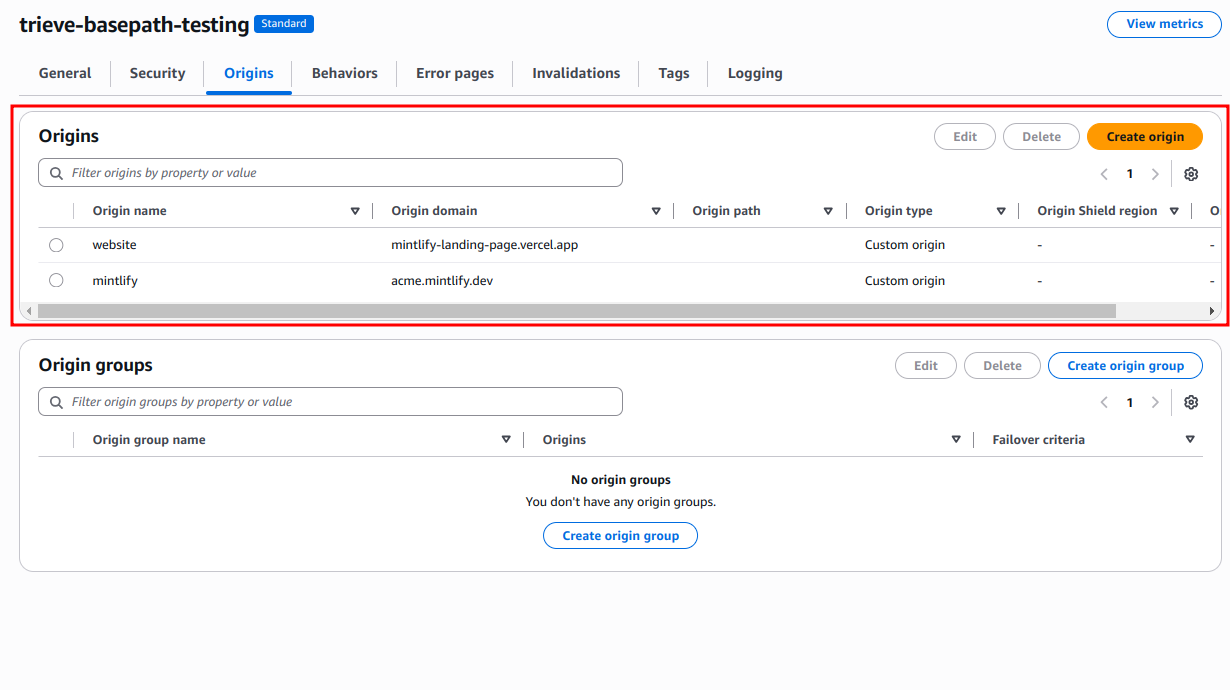 Página de CloudFront "Origins" con dos orígenes: uno para mintlify y otro para mintlify-landing-page.