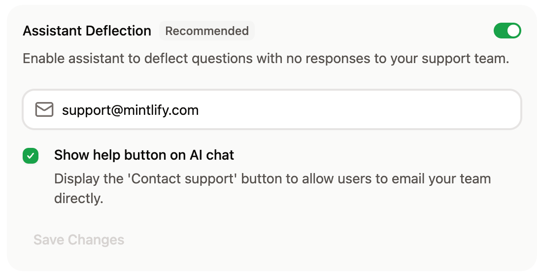 El panel de derivación del assistant en el dashboard. La derivación del assistant está activada y support@mintlify.com está configurado como correo de derivación.