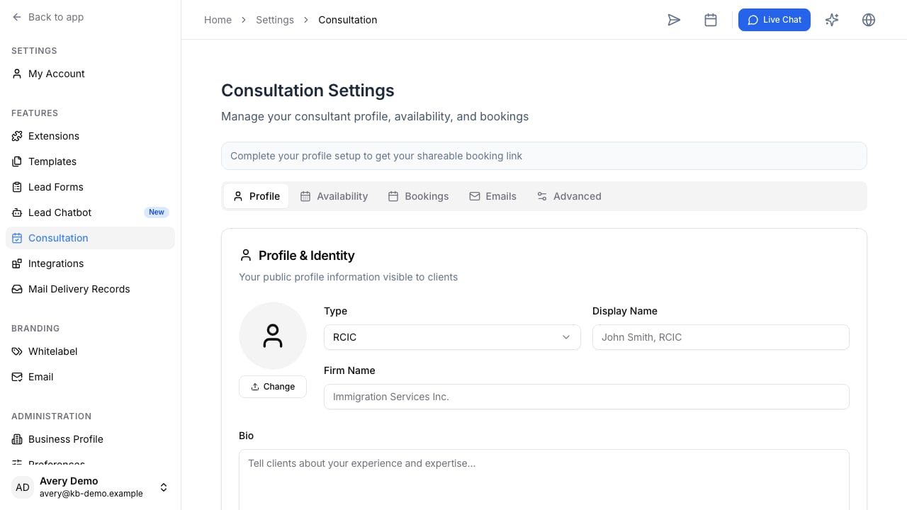 Consultation settings with profile, availability, bookings, email, and advanced configuration tabs.