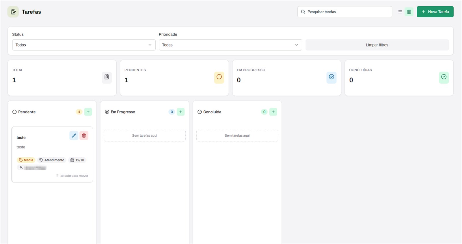 Tela Tarefas com busca, filtros de status e prioridade, cards de resumo e o quadro com as colunas Pendente, Em Progresso e Concluída