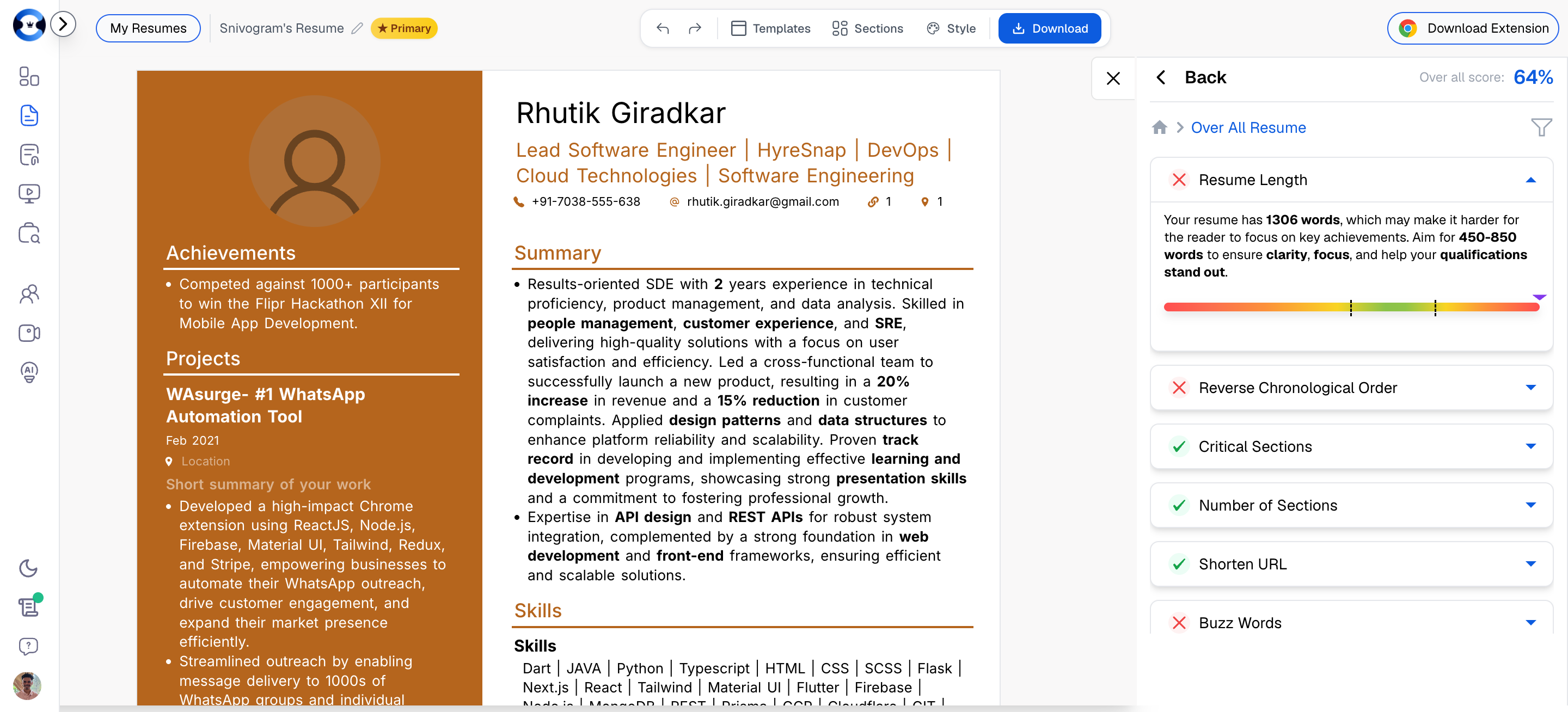 Resume Builder interface with toolbar, editor, and score panel