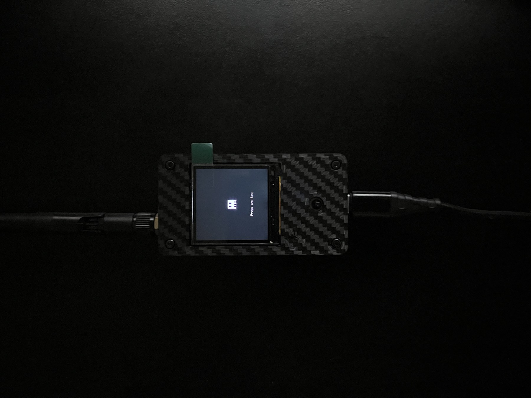 C5TAKO™ ขณะเสียบสาย USB