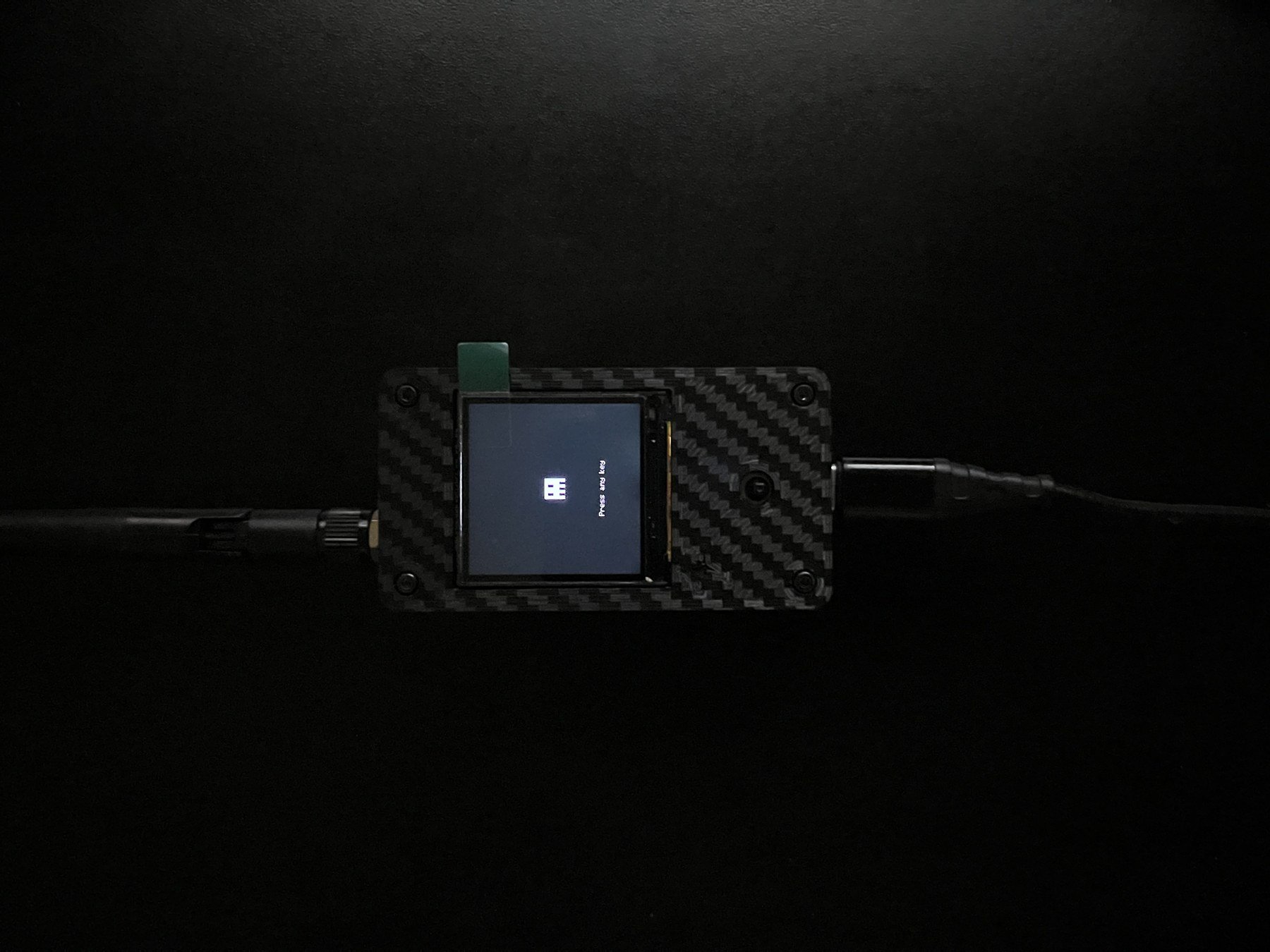 C5TAKO™ ขณะเสียบสาย USB