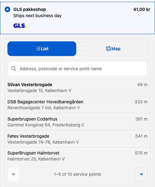Vælgeren åben i Shopify checkout: knapperne Liste og Kort, et søgefelt, de nærmeste pakkeshops med deres afstand og pile til at bladre gennem listen