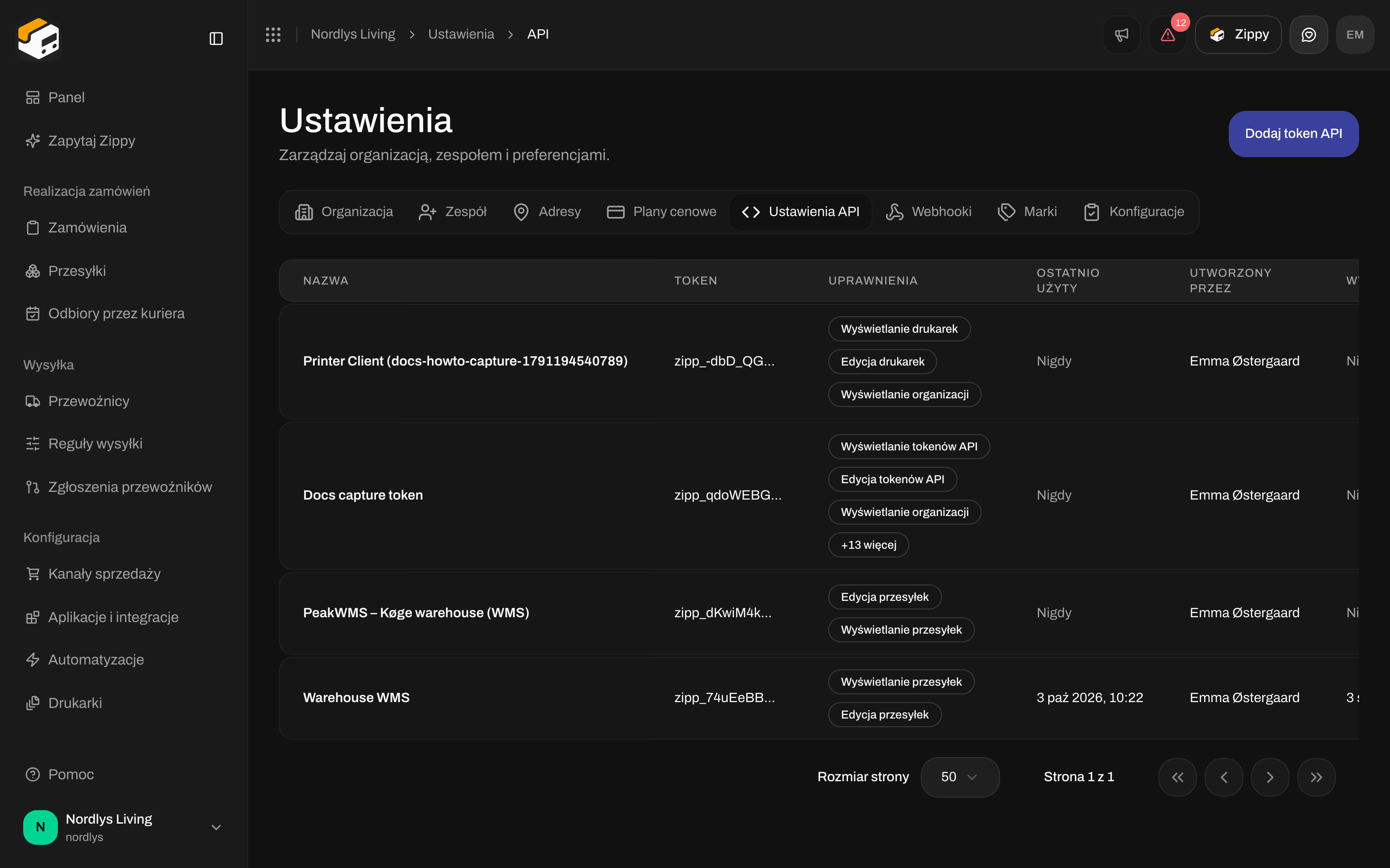Karta Ustawienia API z listą tokenów API i przyciskiem Dodaj token API w nagłówku