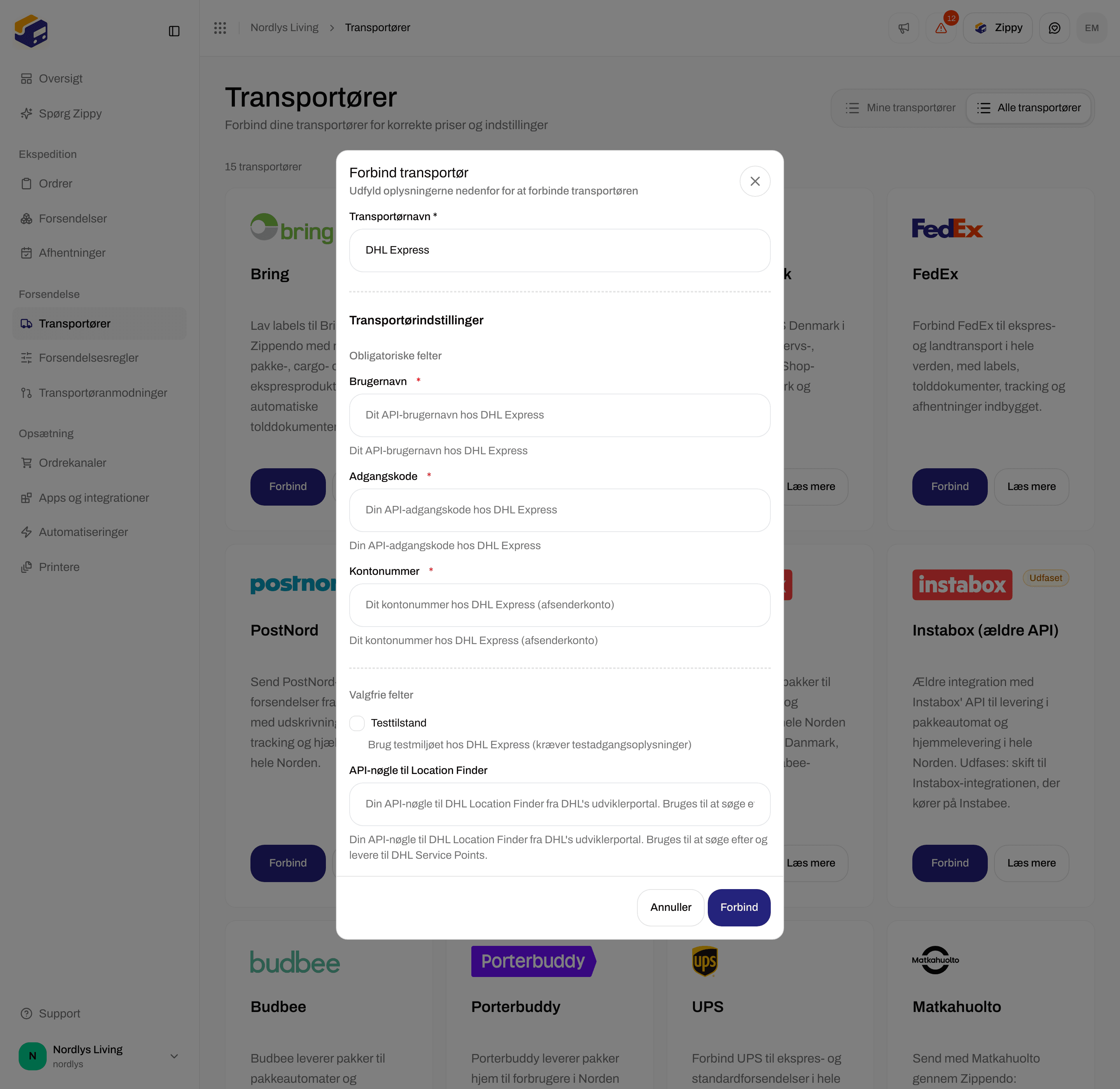 Formularen til DHL Express rullet ned til Testtilstand og API-nøgle til Location Finder