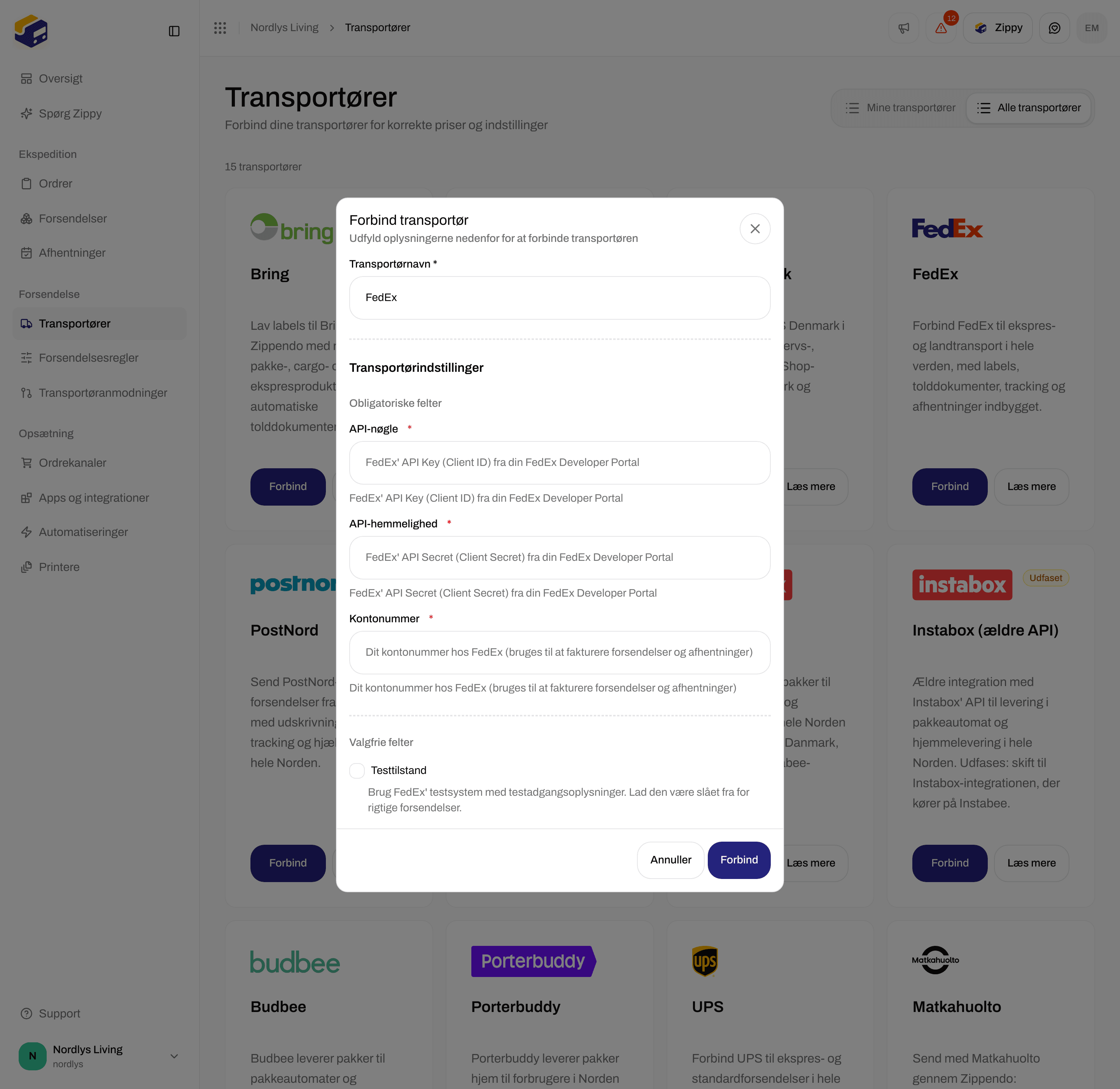 FedEx-formularen scrollet til Valgfrie felter og afkrydsningsfeltet Testtilstand