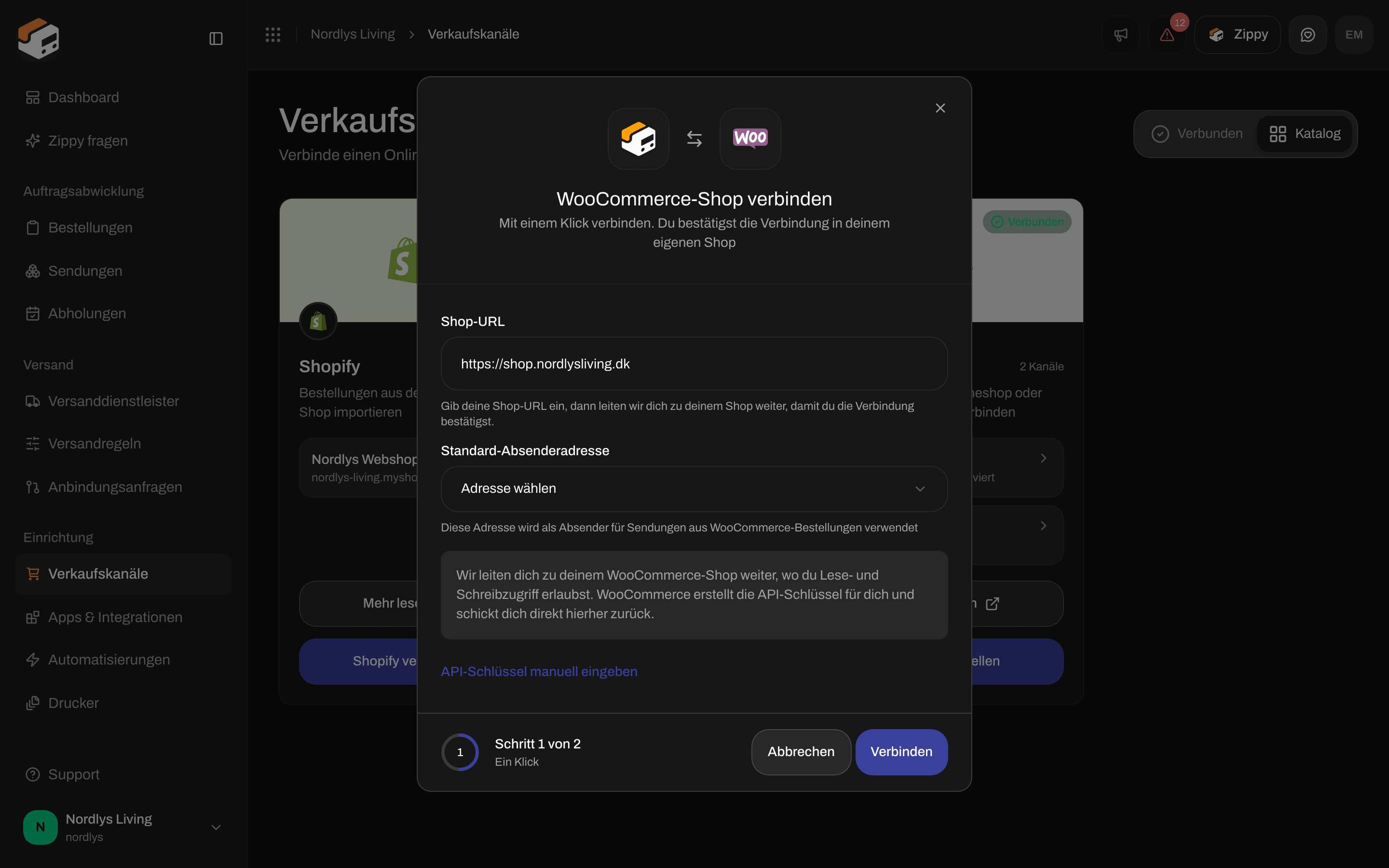 Fenster WooCommerce-Shop verbinden im Schritt Ein Klick mit Shop-URL, Standard-Absenderadresse, Verbinden und API-Schlüssel manuell eingeben