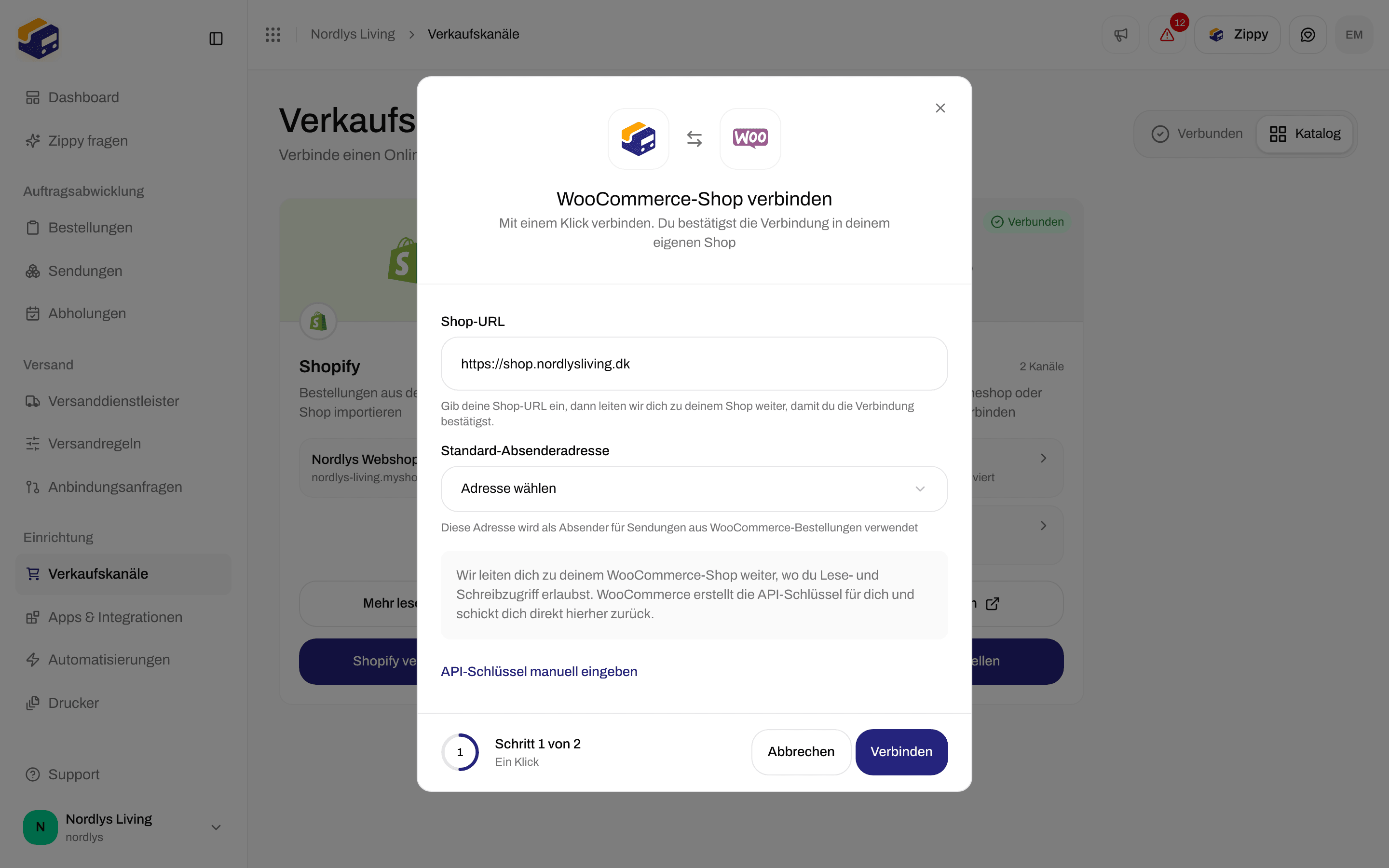 Fenster WooCommerce-Shop verbinden im Schritt Ein Klick mit Shop-URL, Standard-Absenderadresse, Verbinden und API-Schlüssel manuell eingeben