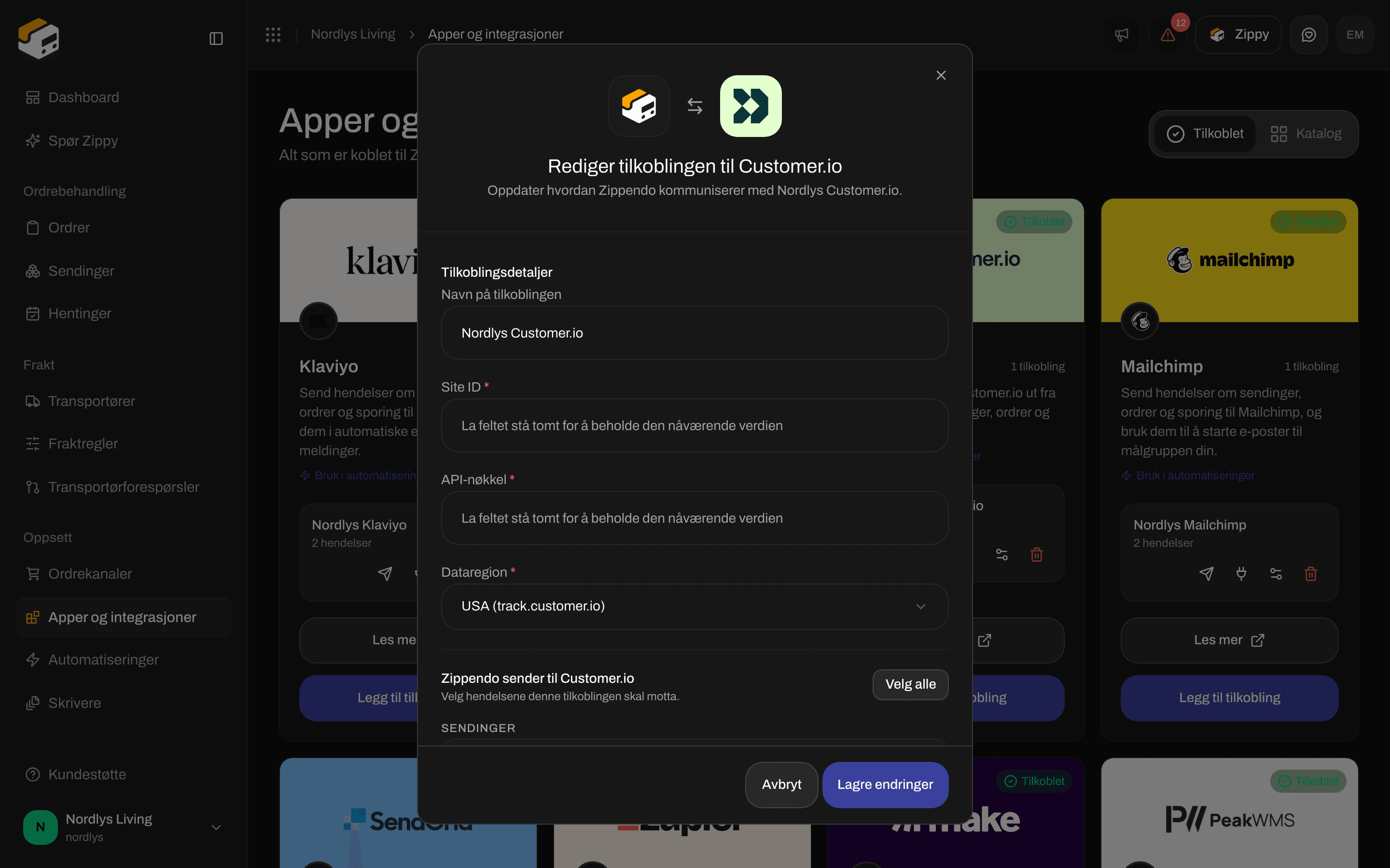 Redigeringsvindu for en Customer.io-tilkobling med navn på tilkoblingen, tomme legitimasjonsfelt, Dataregion og hendelsene