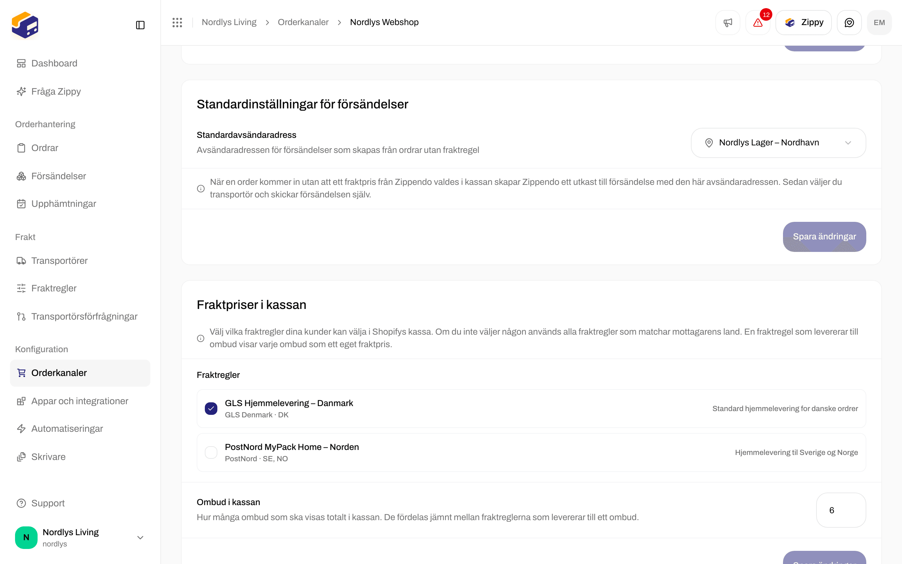 Standardinställningar för försändelser med en Standardavsändaradress, och Fraktpriser i kassan med en fraktregel ikryssad och Ombud i kassan inställt på 6