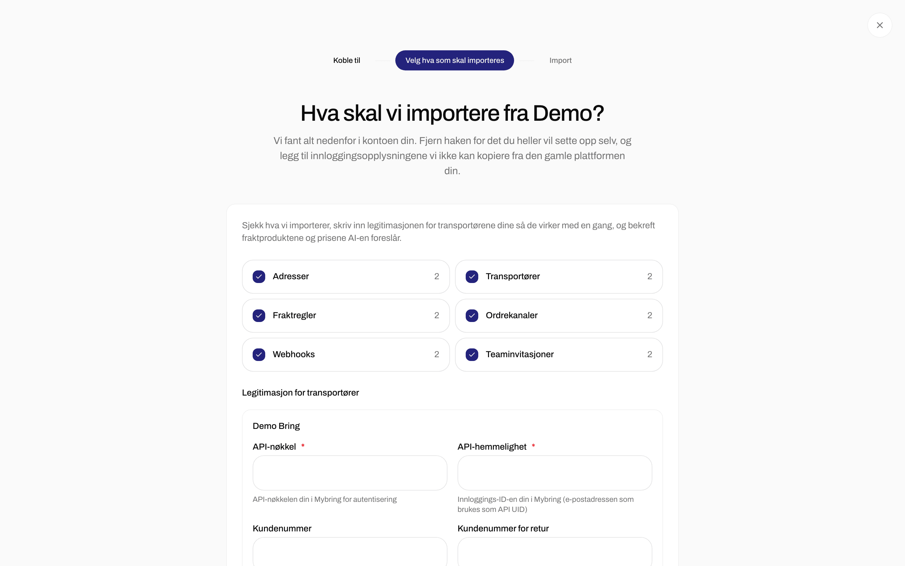 Importgjennomgang med avmerkingsbokser for adresser, transportører, fraktregler, ordrekanaler, webhooks og teaminvitasjoner, etterfulgt av felt for legitimasjon for transportører