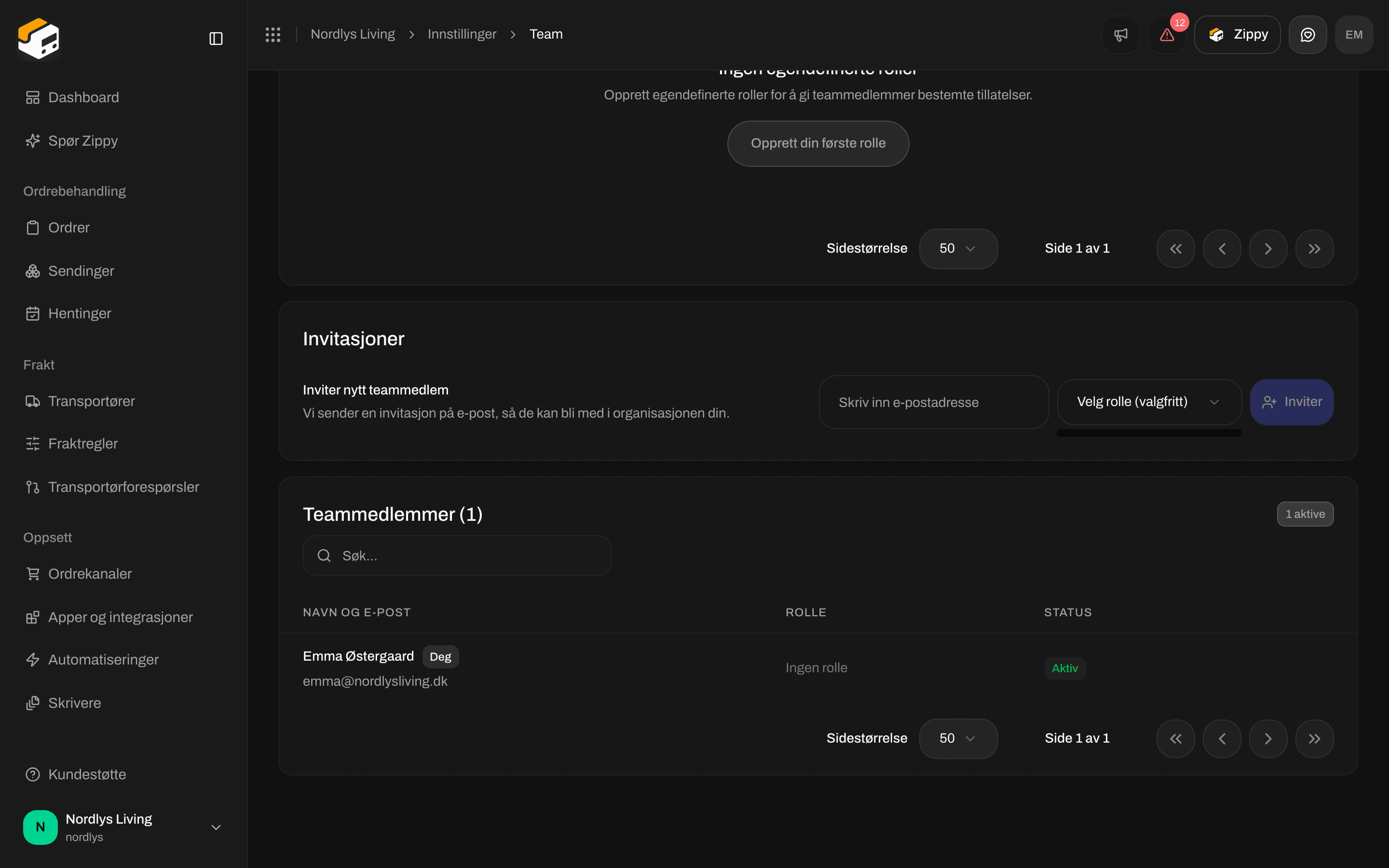 Raden Inviter nytt teammedlem med listen Velg rolle åpen og ingen egendefinerte roller ennå