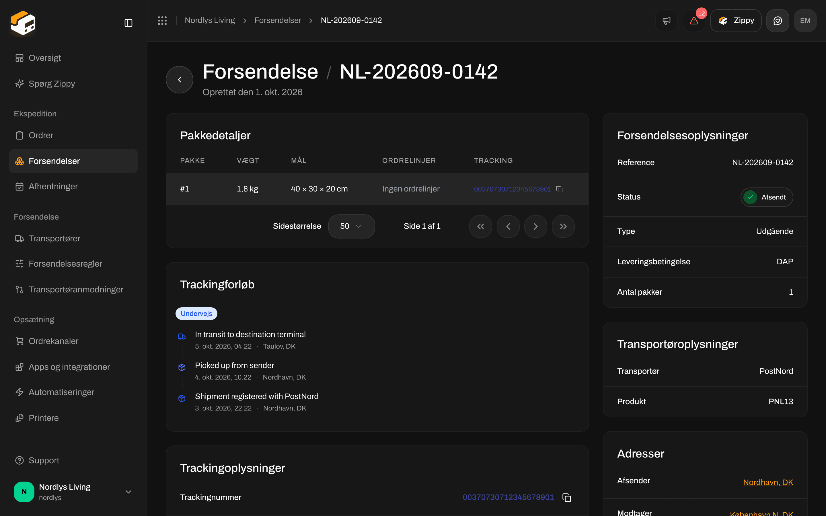 Forsendelsesoversigt med et trackingnummer i kolonnen Tracking i pakketabellen