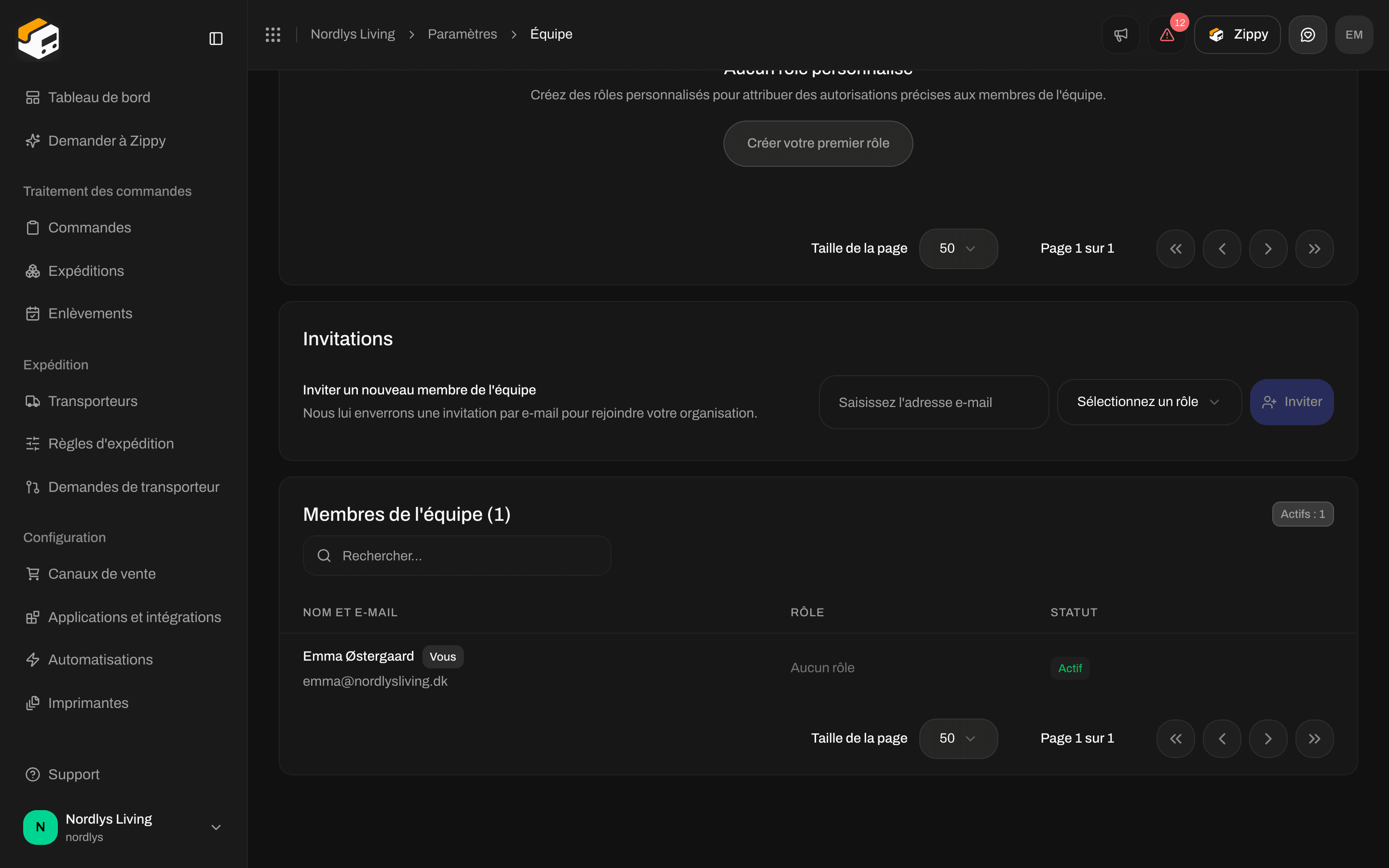 Ligne Inviter un nouveau membre de l'équipe avec un champ e-mail, Sélectionnez un rôle (facultatif) et Inviter