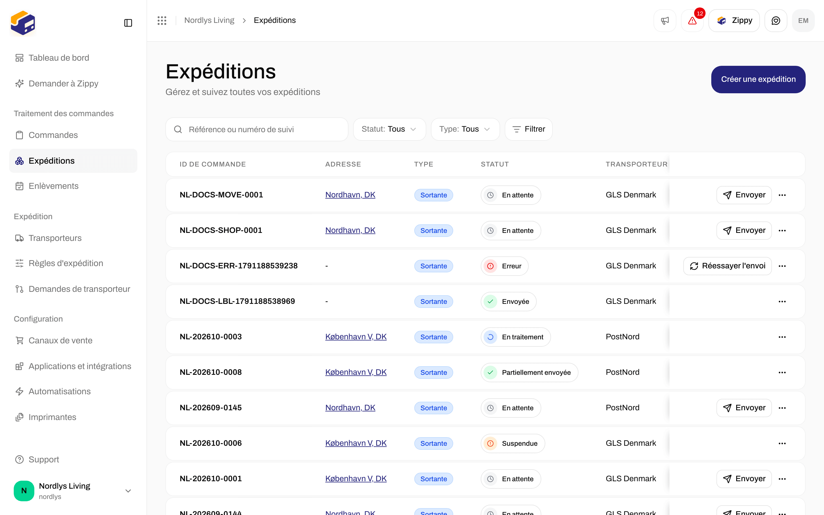 Liste des expéditions avec la zone de recherche Référence ou numéro de suivi, les sélecteurs Statut et Type et le bouton Filtrer