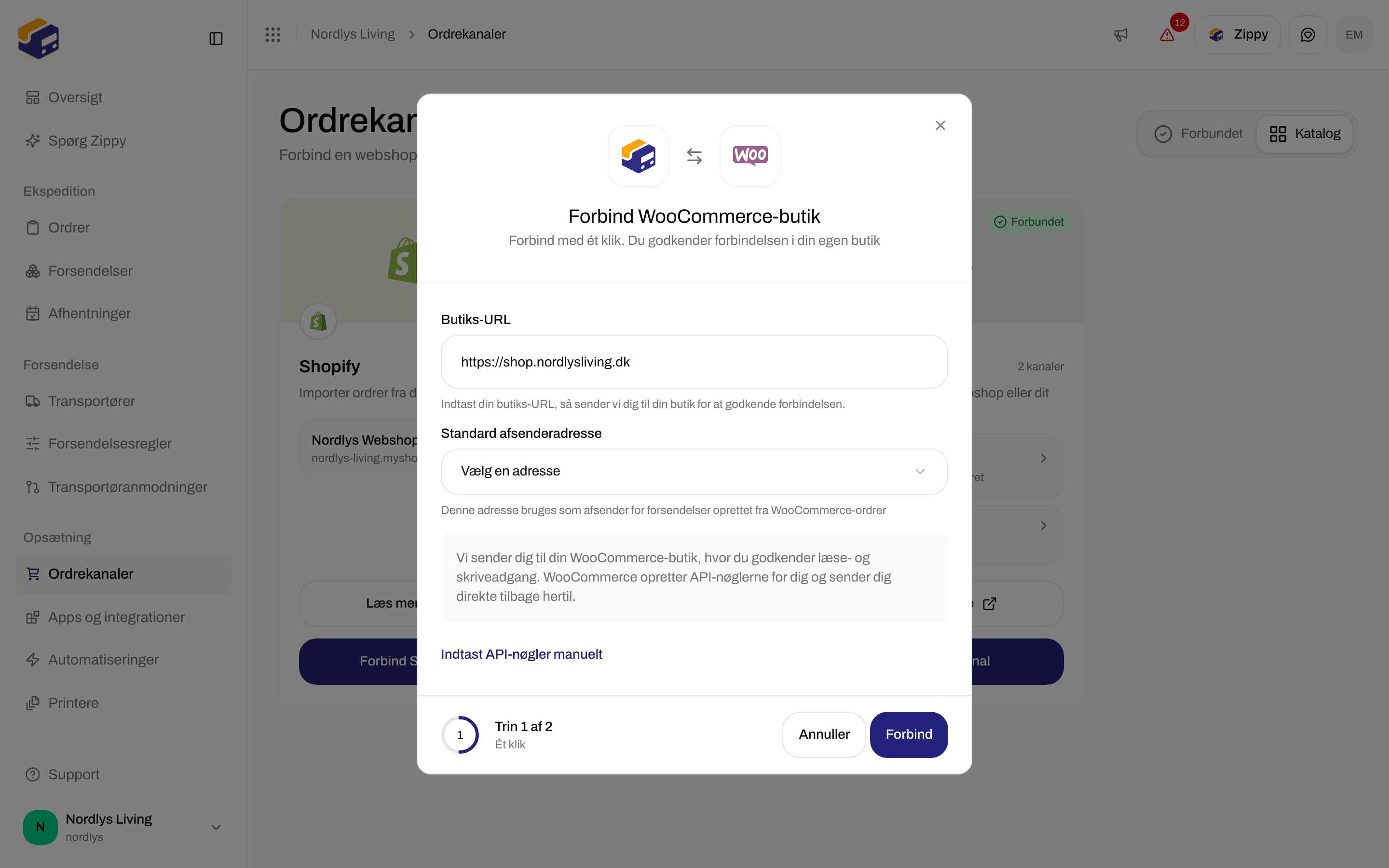 Vinduet Forbind WooCommerce-butik på trinnet Ét klik med Butiks-URL, Standard afsenderadresse, Forbind og Indtast API-nøgler manuelt