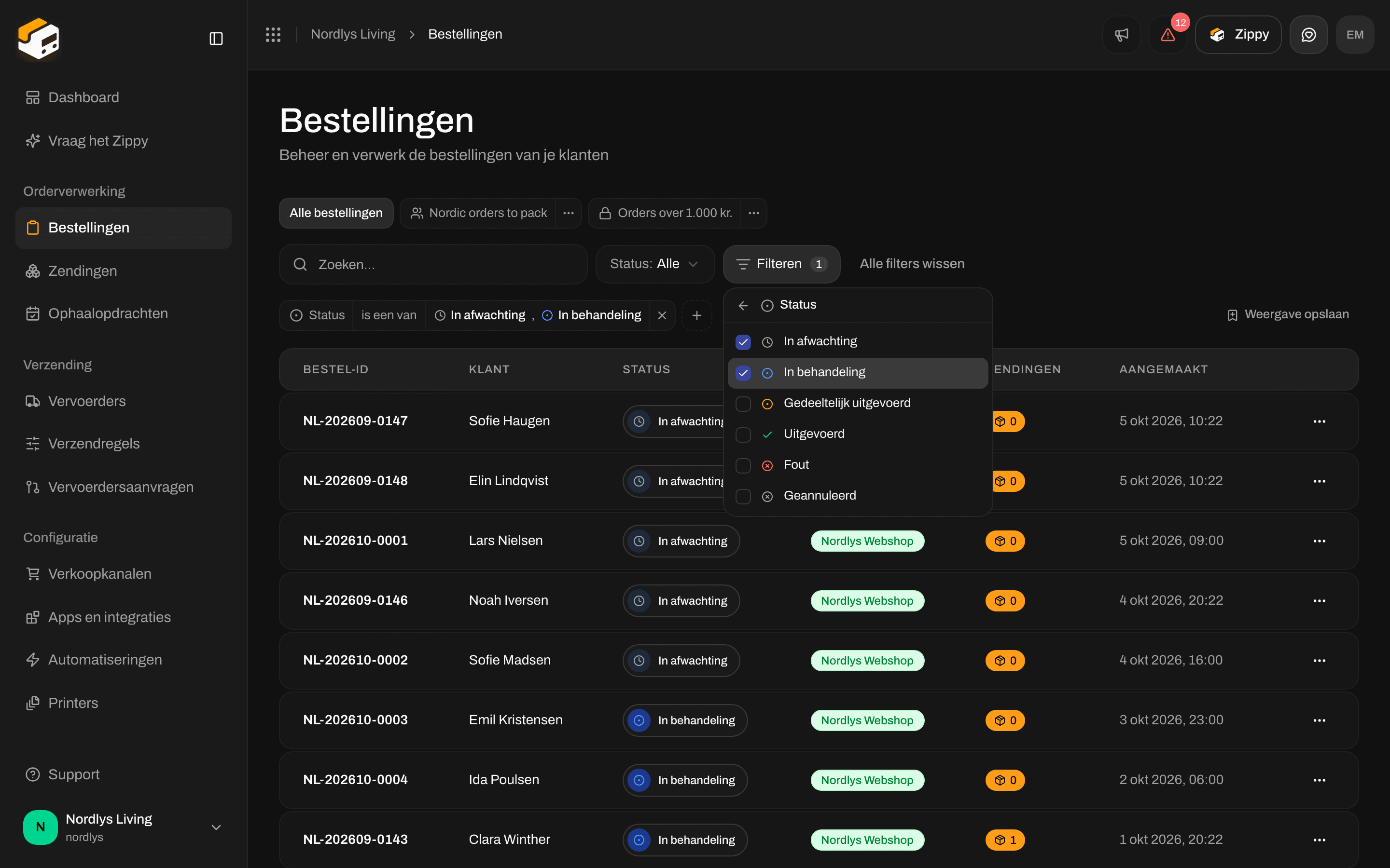 Waardelijst voor Status met Pending en Processing aangevinkt en een label Status boven de tabel