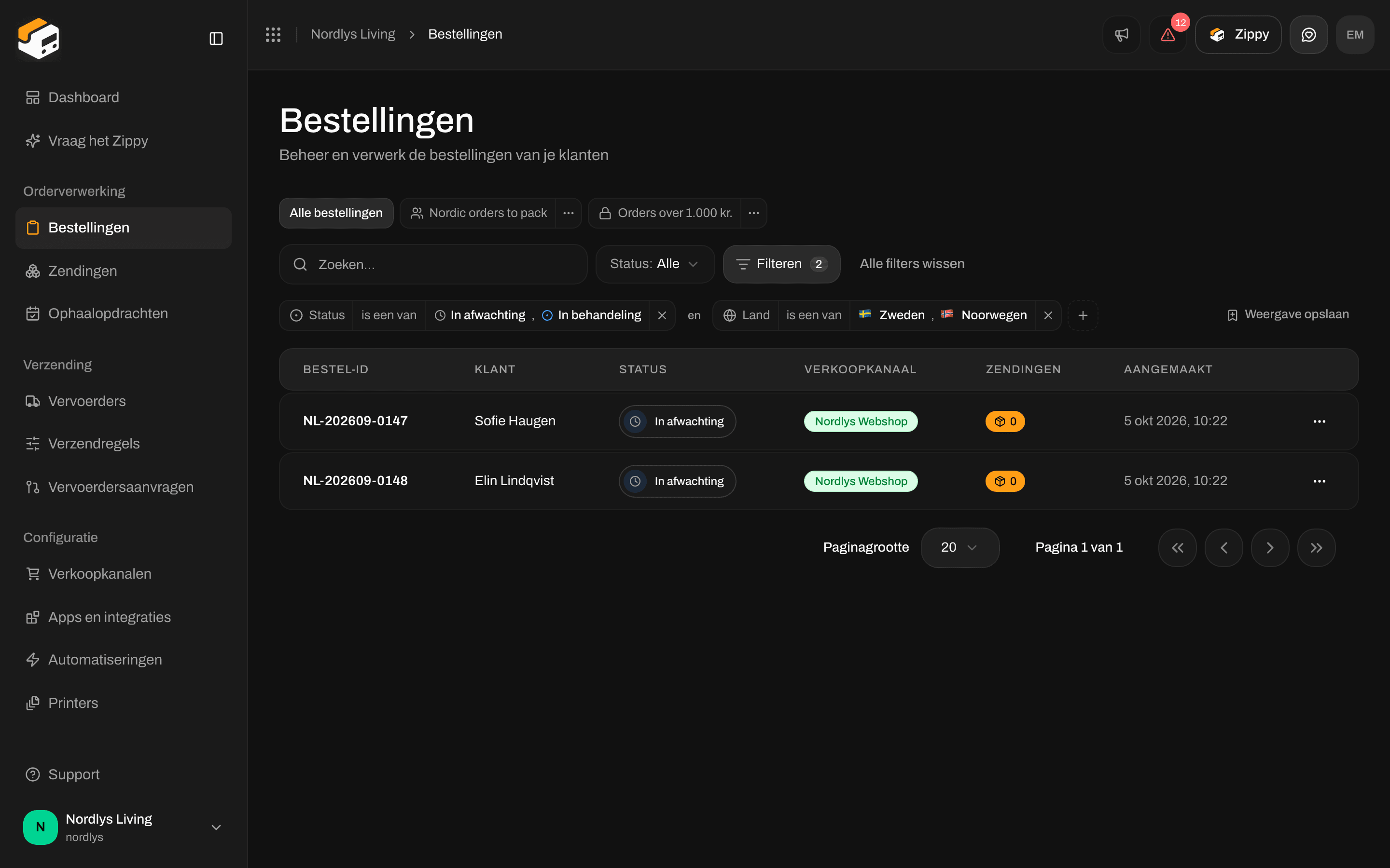 Bestellijst versmald met een label Status en een label Country, verbonden met and