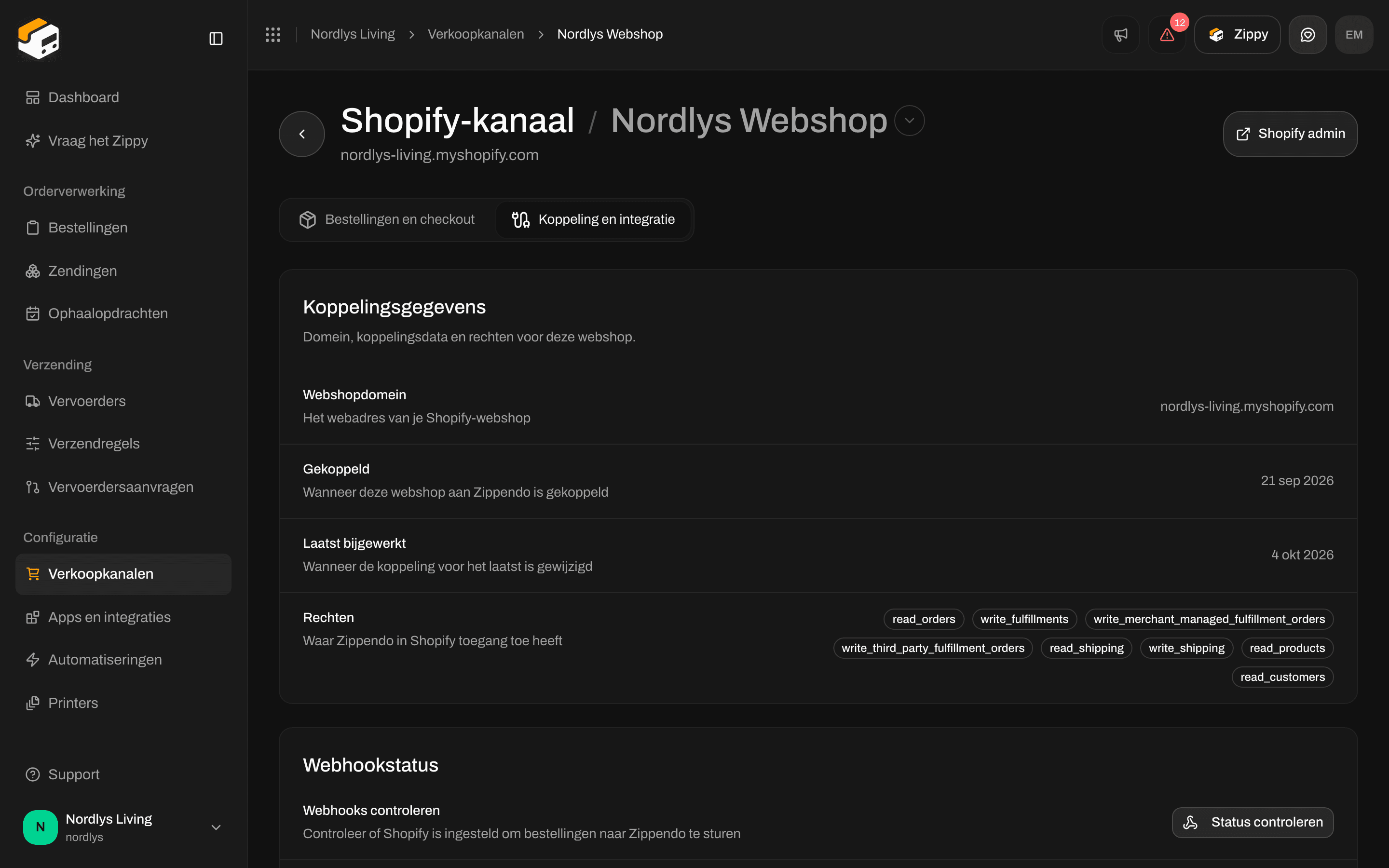 Tabblad Koppeling en integratie met het webshopdomein, de koppeldatum, de rechten en Webhookstatus met Status controleren