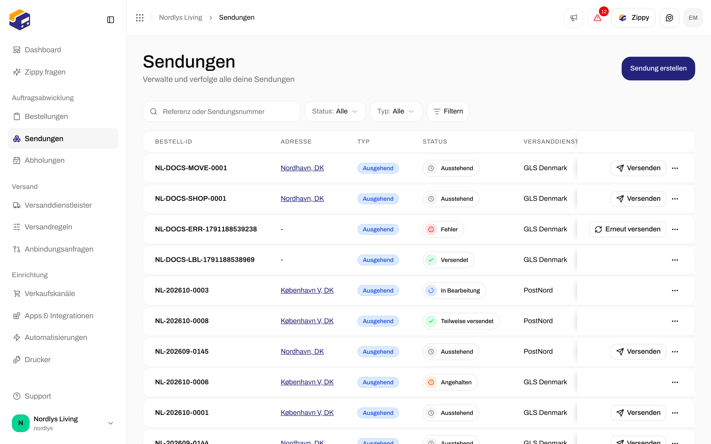 Liste der Sendungen mit Referenzen, Status, Versanddienstleistern und der Schaltfläche Sendung erstellen