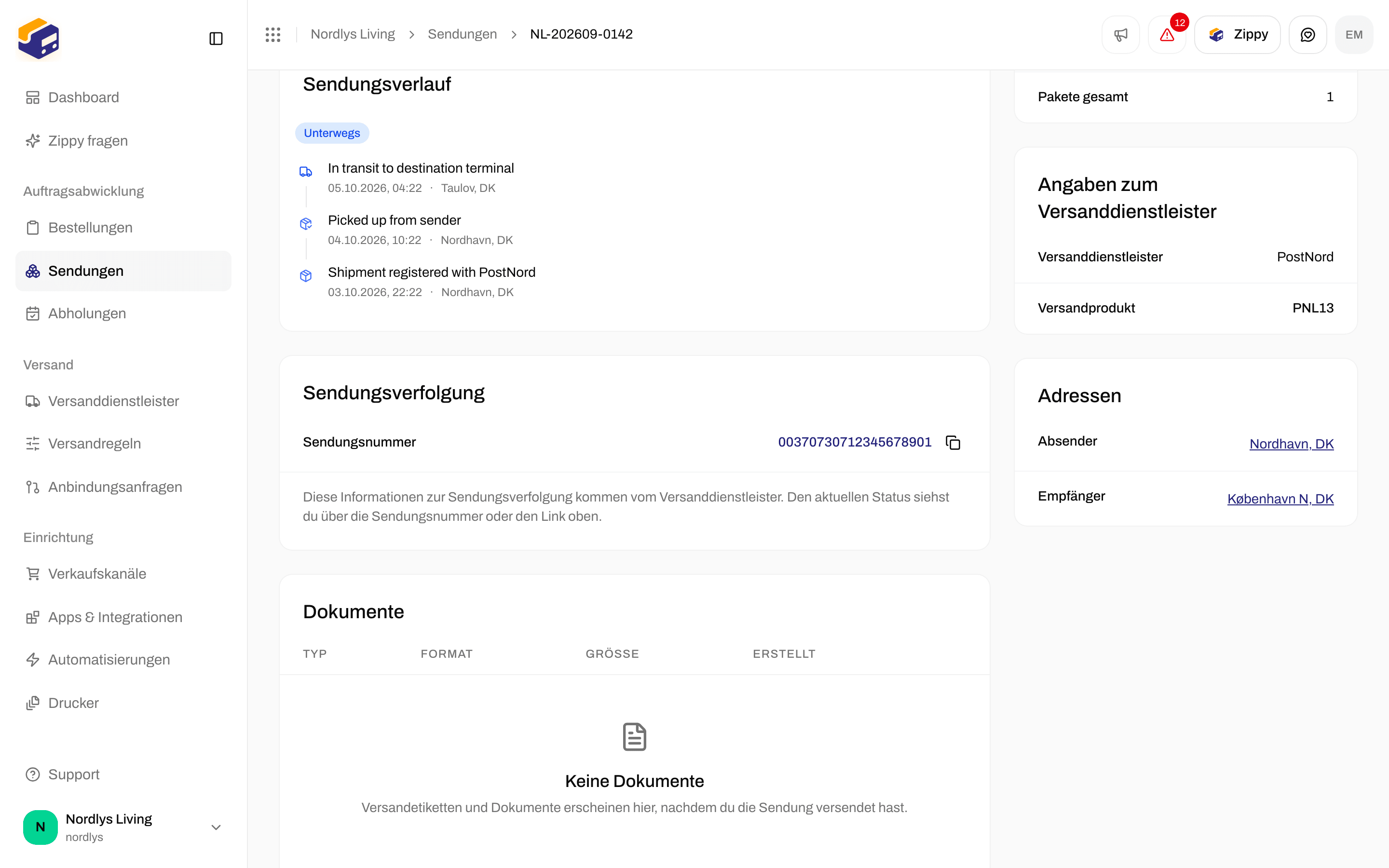 Abschnitte zur Sendungsverfolgung mit dem Status Unterwegs, der Liste der Scans und der Sendungsnummer