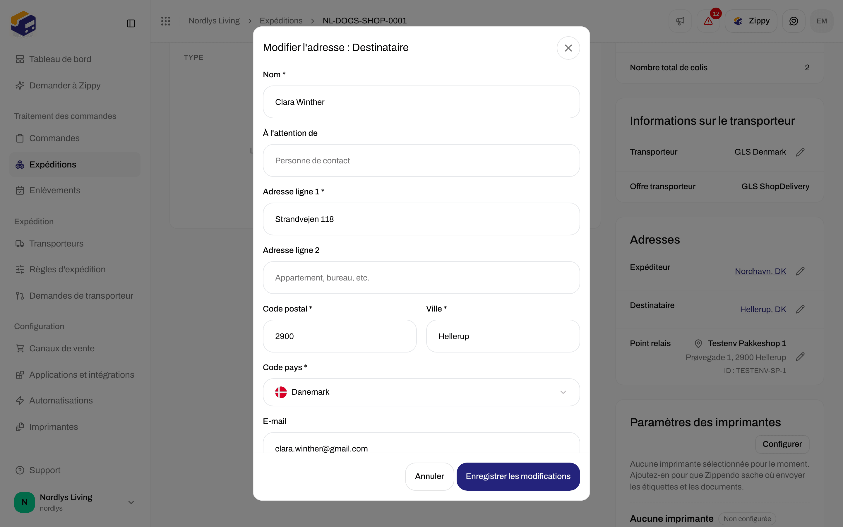 Fenêtre Modifier l'adresse : Destinataire avec À l'attention de, les lignes d'adresse, le code postal, la ville, le pays, l'e-mail et le téléphone