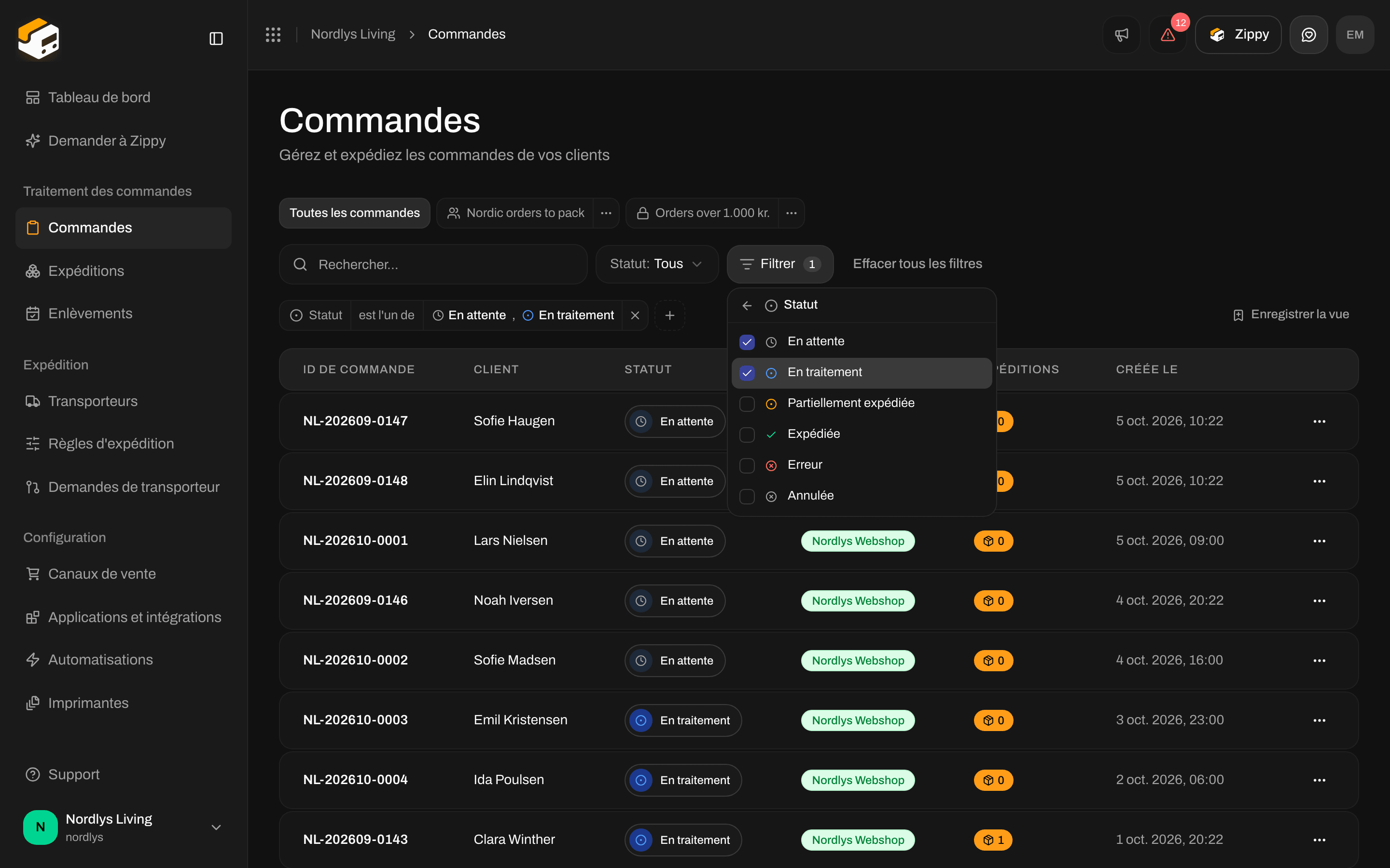 Liste de valeurs Status avec Pending et Processing cochés et une étiquette Status au-dessus du tableau