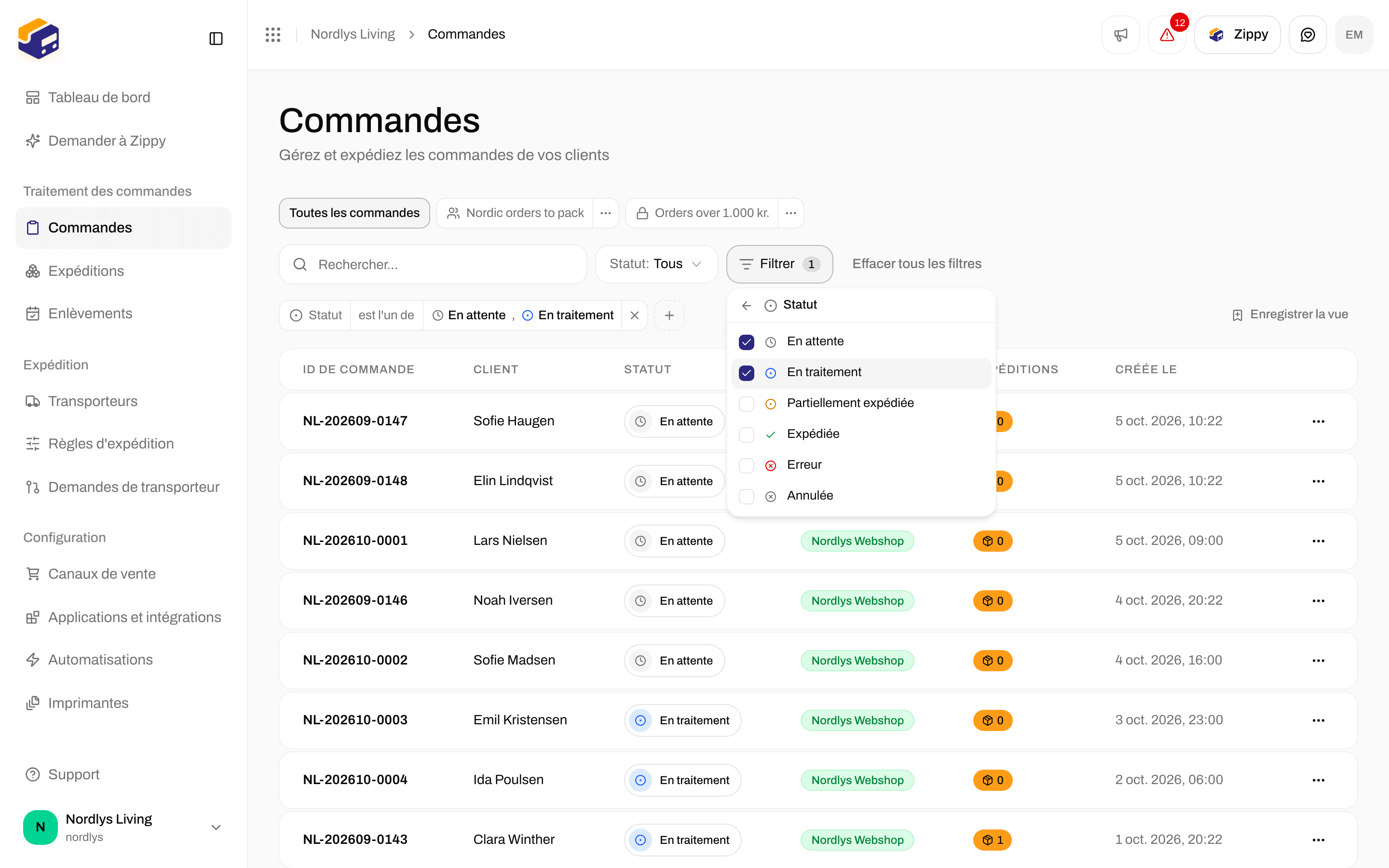 Liste de valeurs Status avec Pending et Processing cochés et une étiquette Status au-dessus du tableau