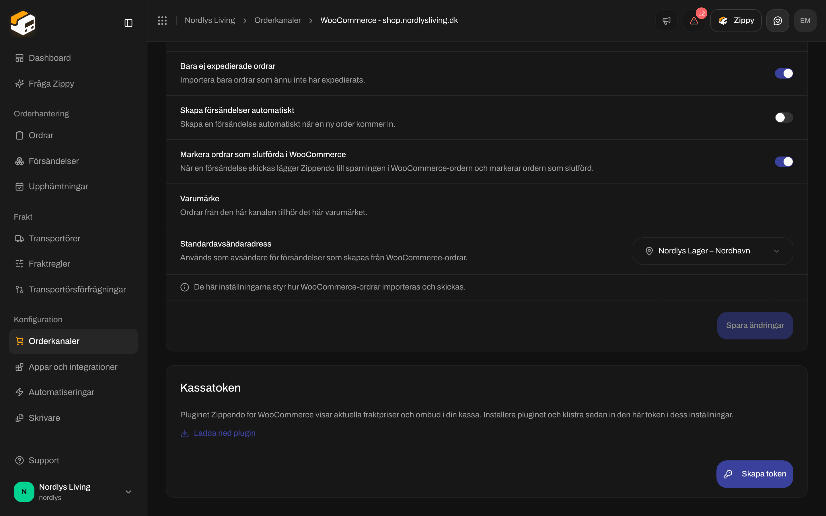 Fliken Ordrar och kassa för WooCommerce med reglage för ordersynkronisering, Varumärke och Standardavsändaradress