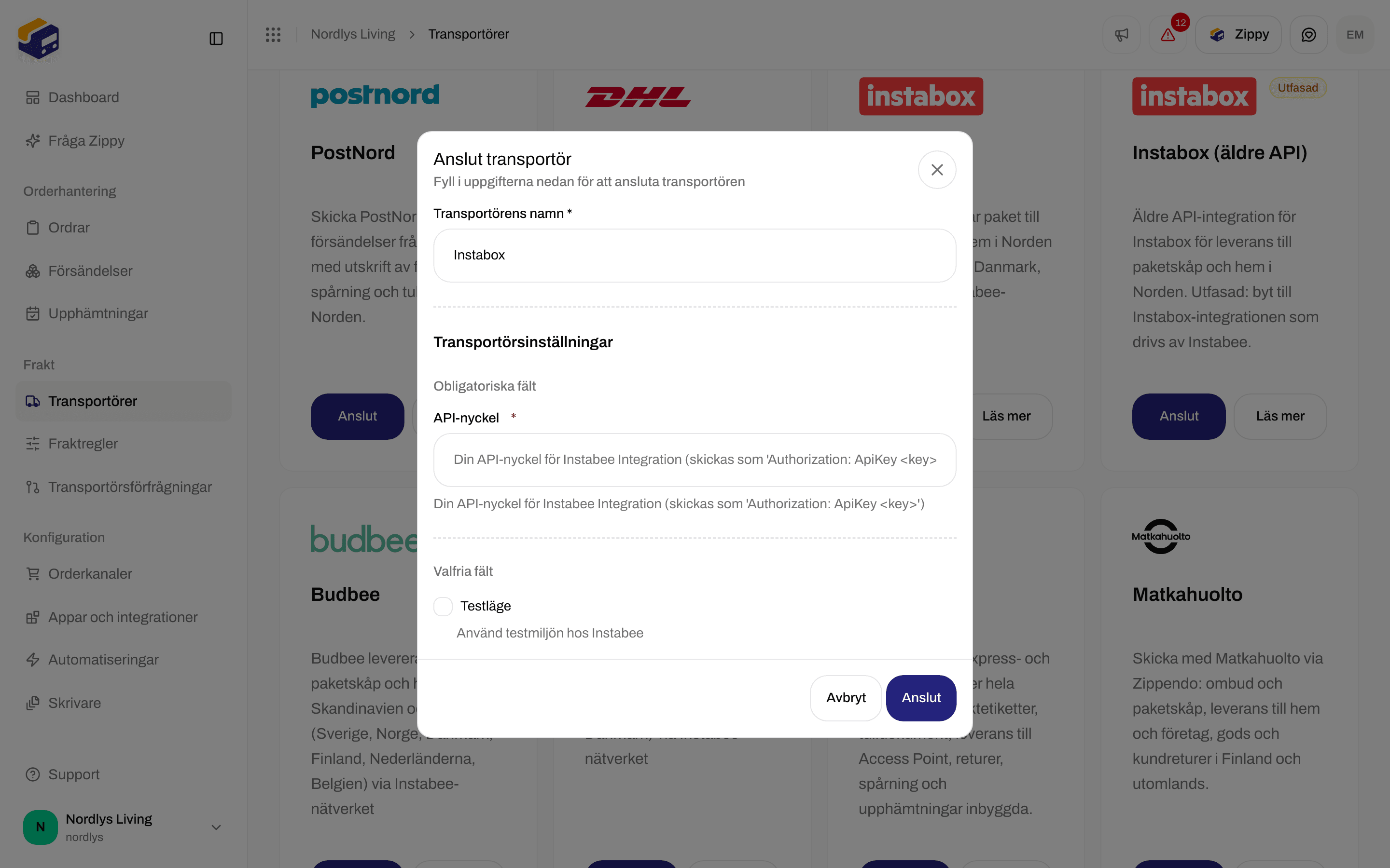 Fönstret Anslut transportör för Instabox med den obligatoriska API-nyckeln och det valfria Testläget