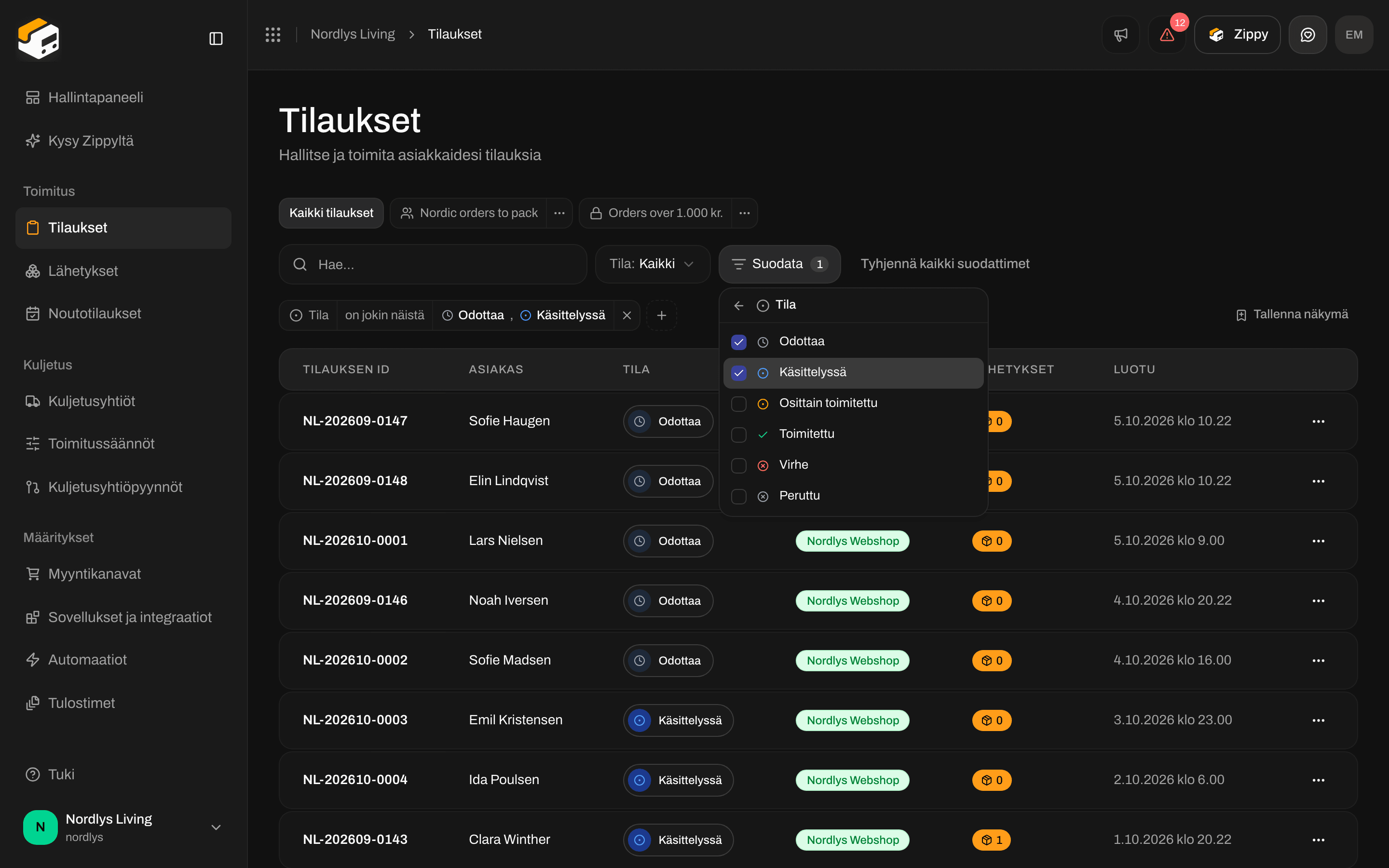 Status-arvoluettelo, jossa Pending ja Processing valittuina ja Status-tunniste taulukon yläpuolella