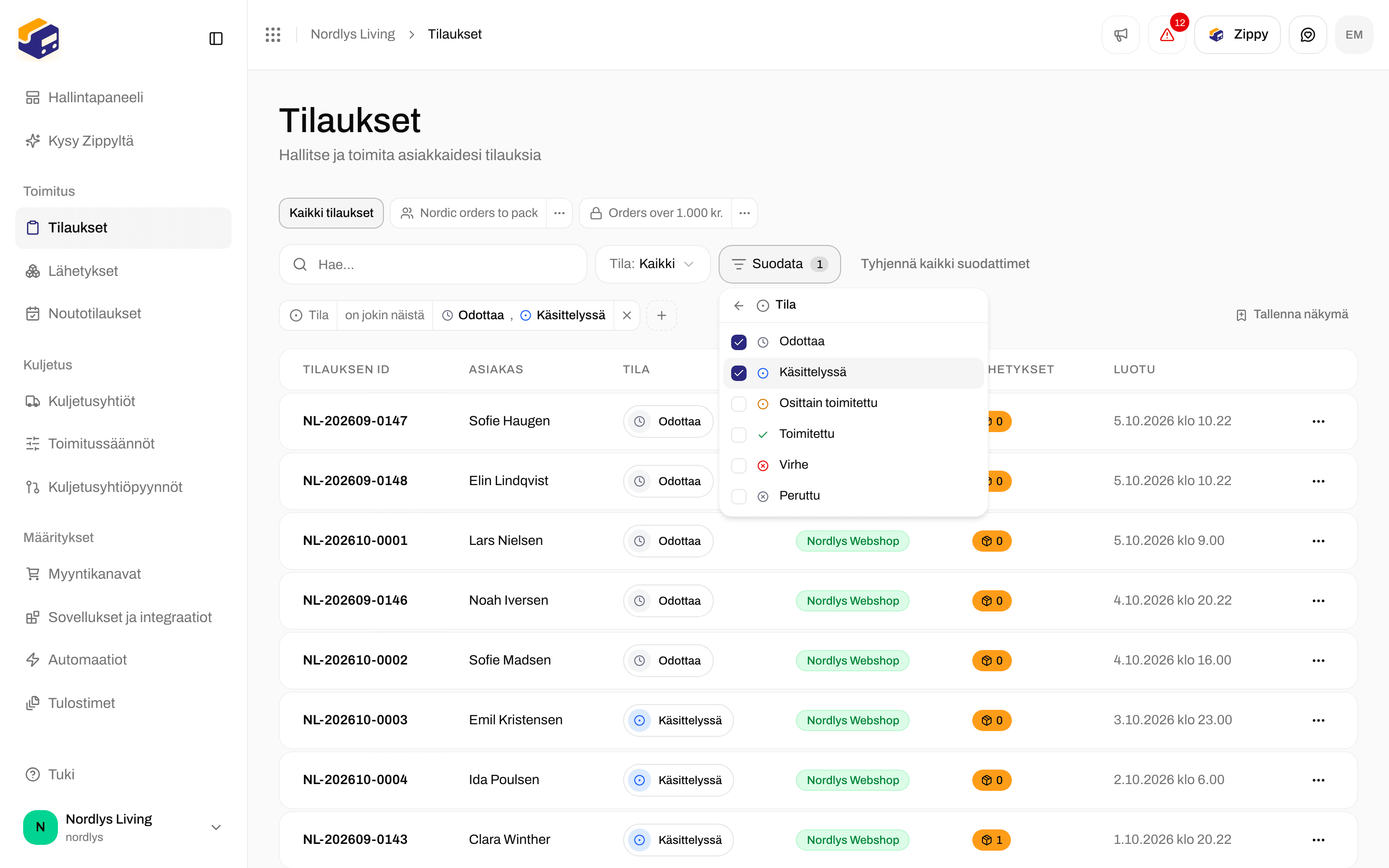 Status-arvoluettelo, jossa Pending ja Processing valittuina ja Status-tunniste taulukon yläpuolella