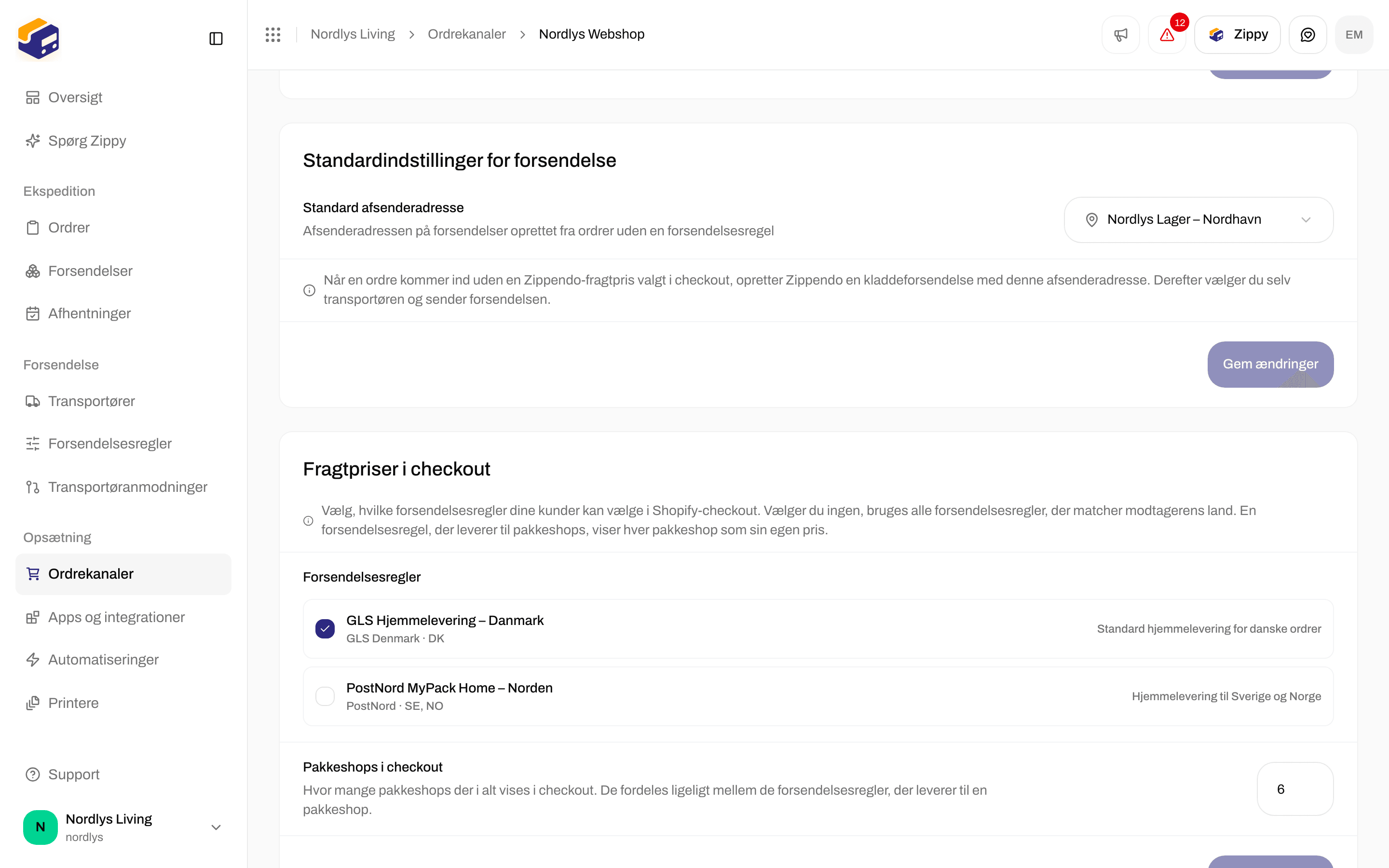 Standardindstillinger for forsendelse med en Standard afsenderadresse og Fragtpriser i checkout med én forsendelsesregel afkrydset og Pakkeshops i checkout sat til 6