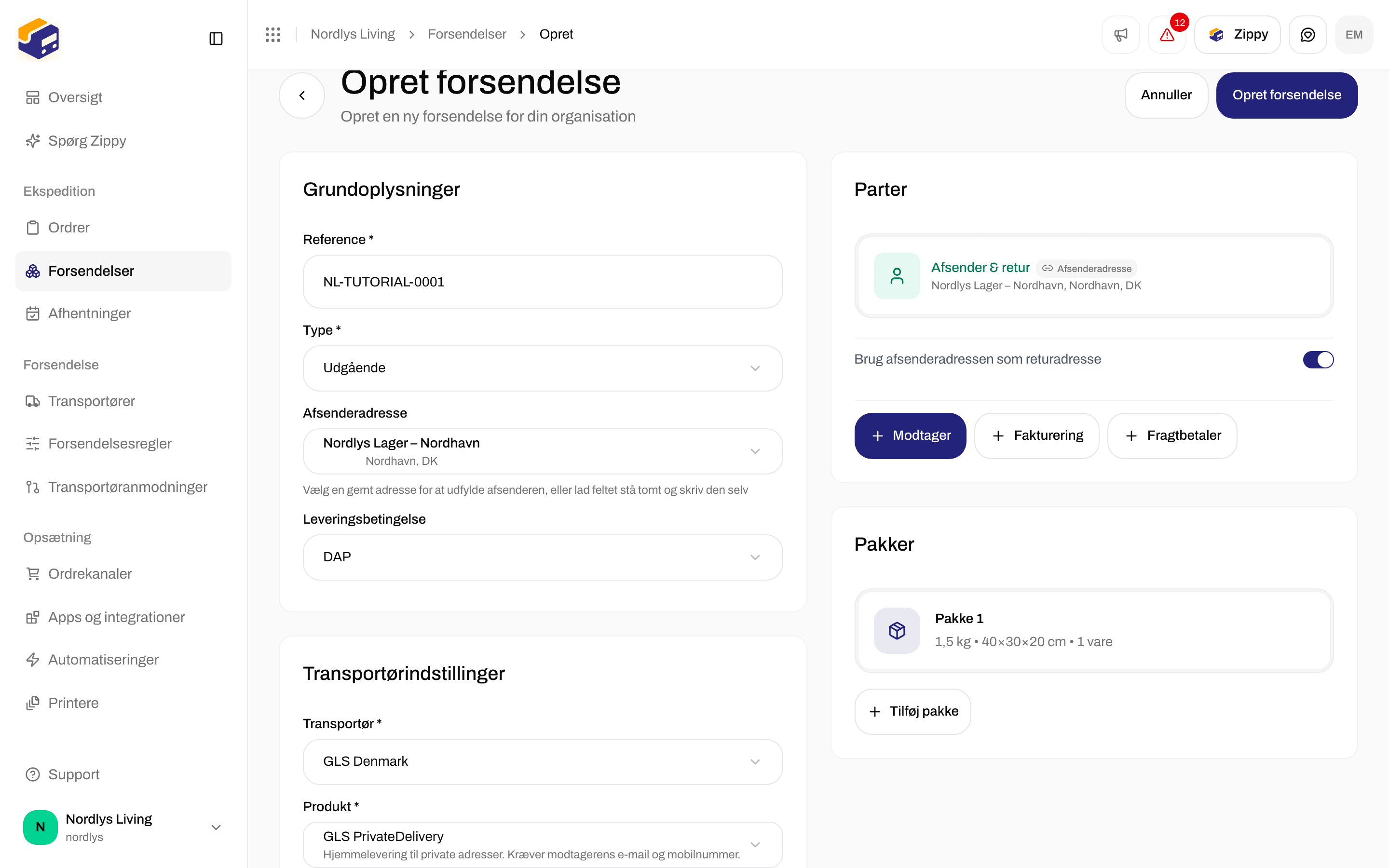 Formularen Opret forsendelse udfyldt med en reference, en afsenderadresse, GLS PrivateDelivery og én pakke