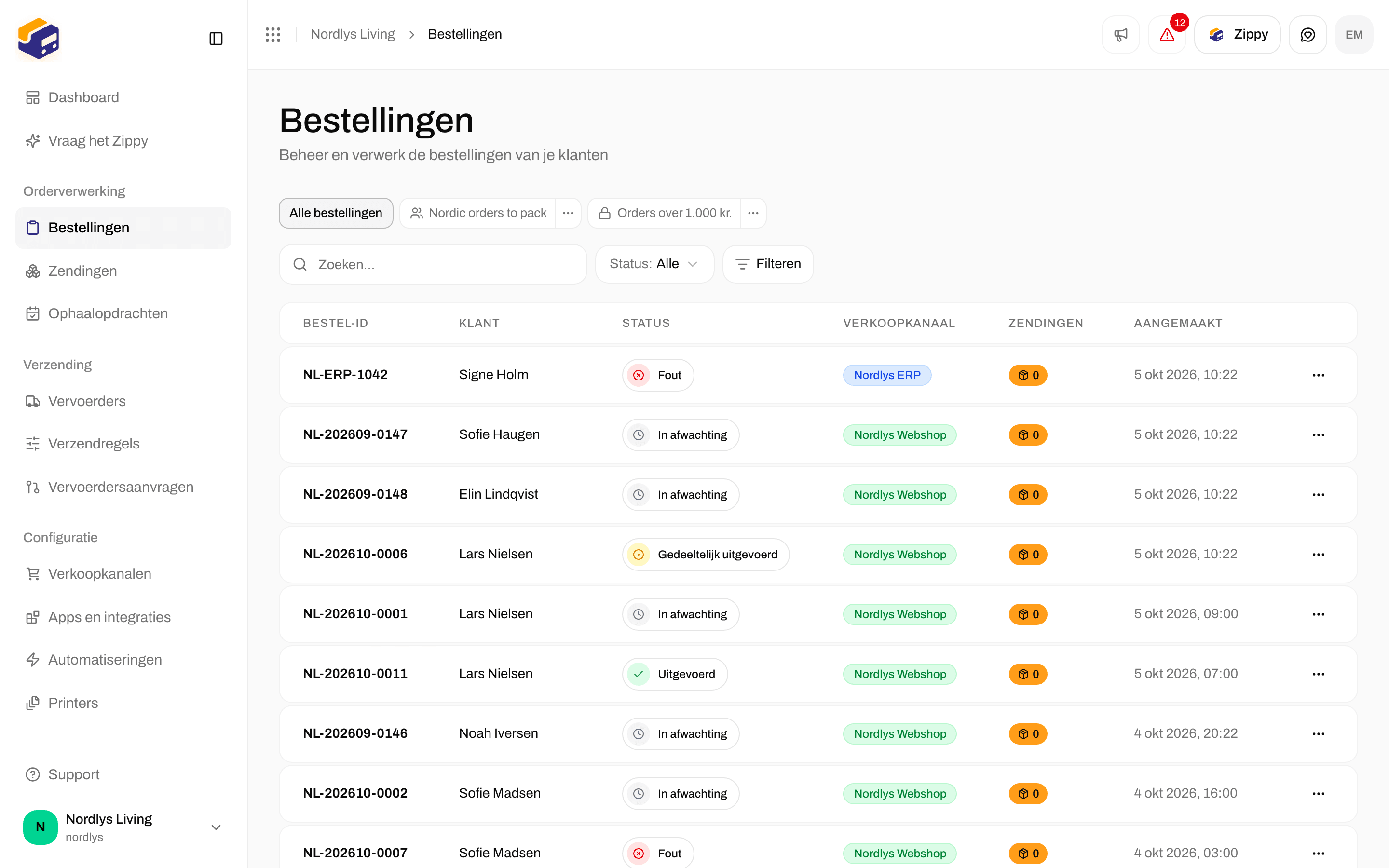 Bestellingentabel met bestelnummers, klanten, statussen, verkoopkanalen en aantallen zendingen