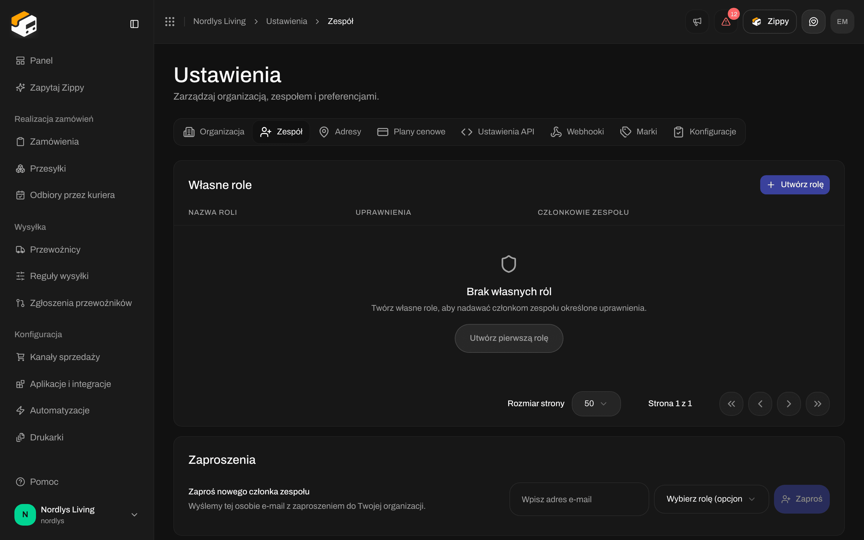Pusty stan sekcji Własne role z przyciskami Utwórz rolę i Utwórz pierwszą rolę