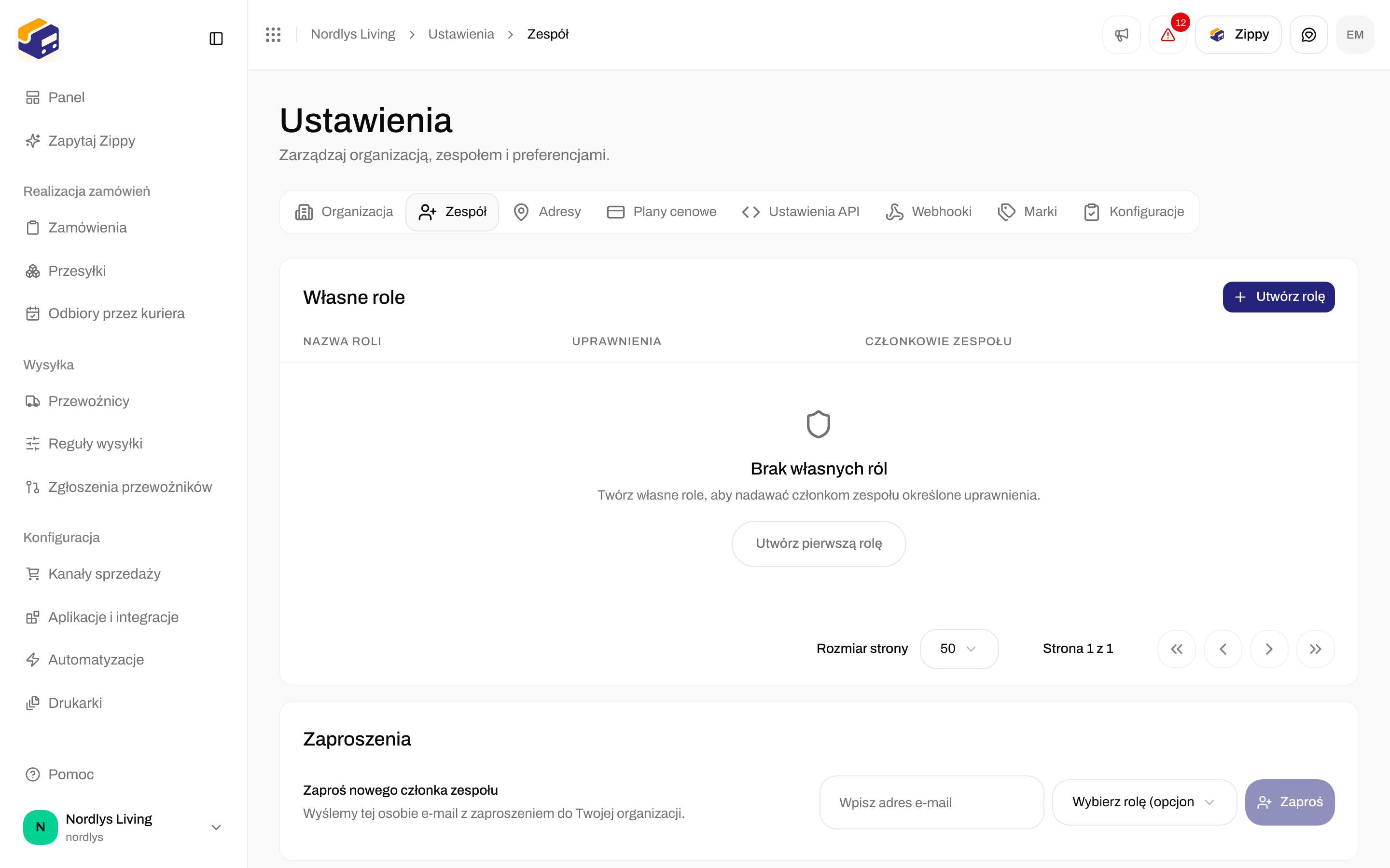 Pusty stan sekcji Własne role z przyciskami Utwórz rolę i Utwórz pierwszą rolę