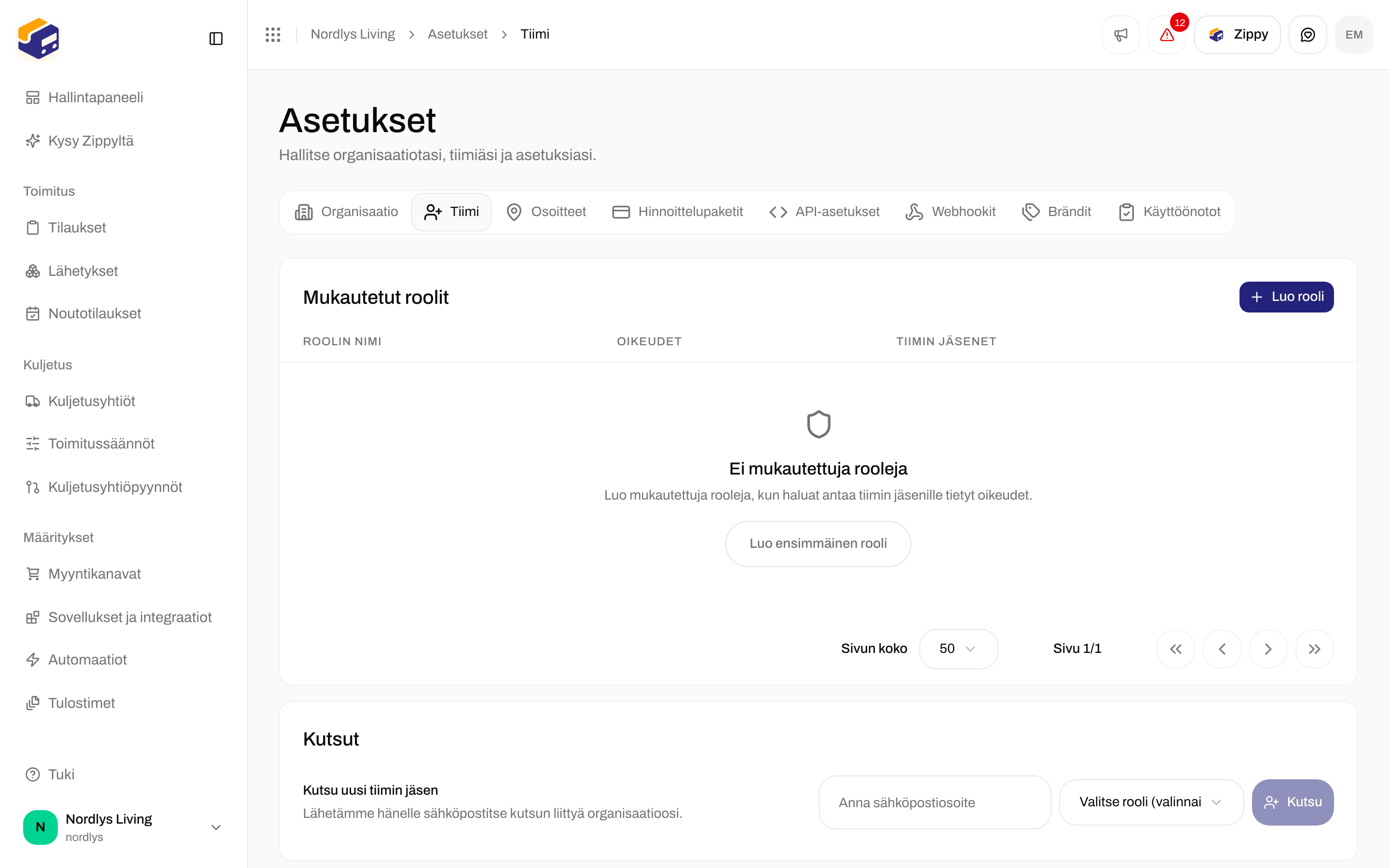 Mukautetut roolit -osion tyhjä tila, jossa Luo rooli ja Luo ensimmäinen rooli