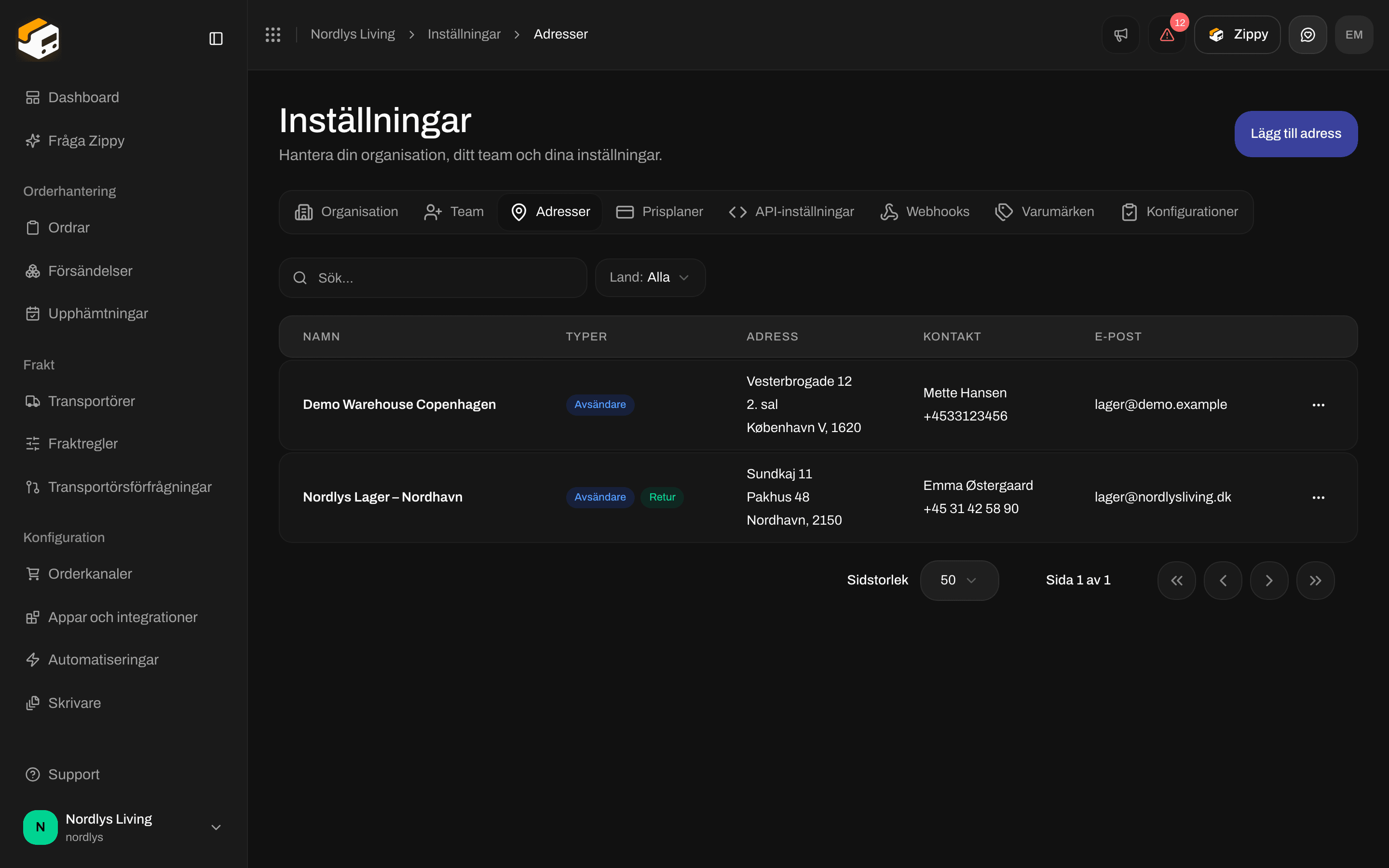 Adresslista med två lager, ett markerat Avsändare och ett markerat Avsändare och Retur