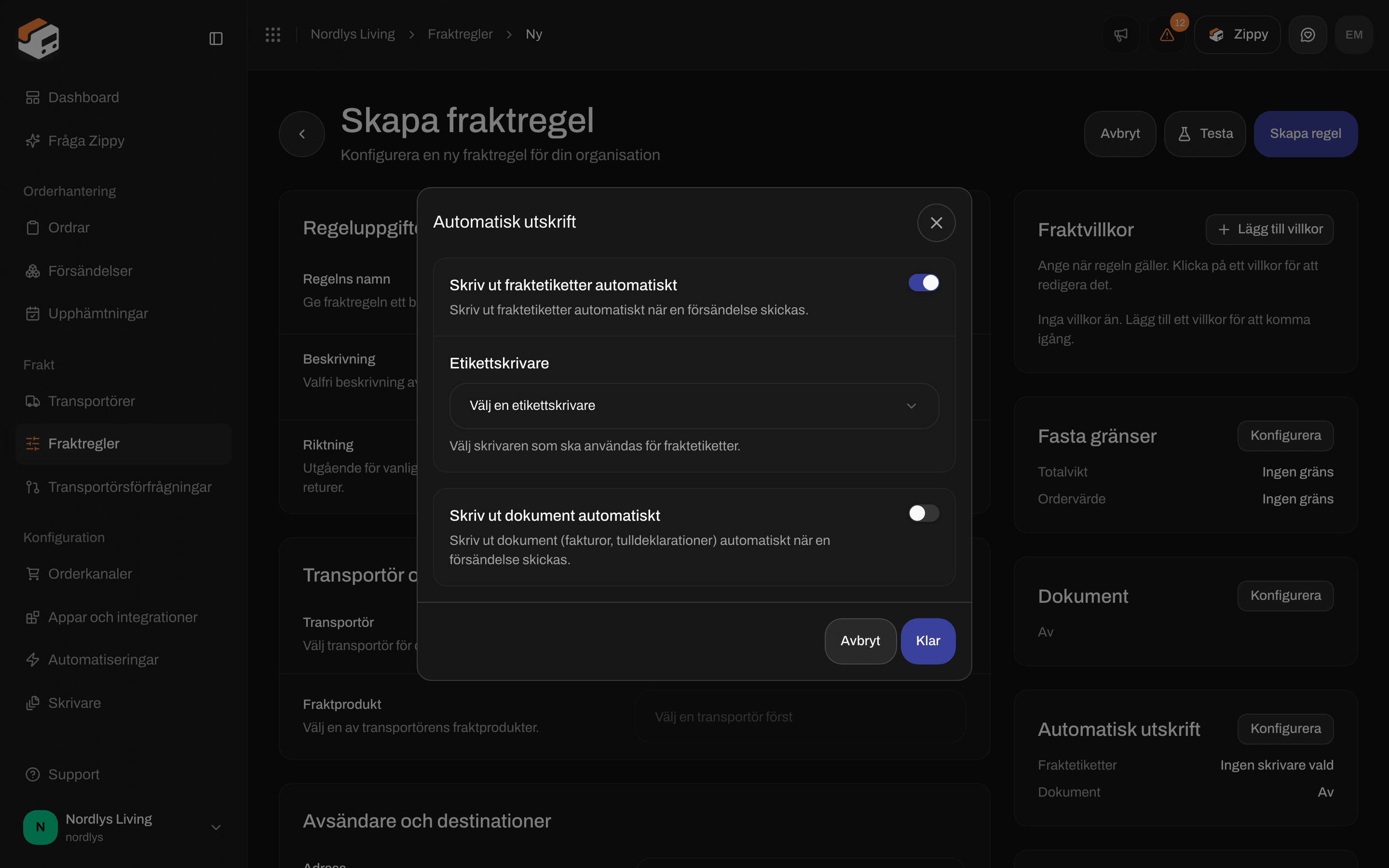 Fraktregelformuläret, avsnittet Automatisk utskrift med Skriv ut fraktetiketter automatiskt påslaget