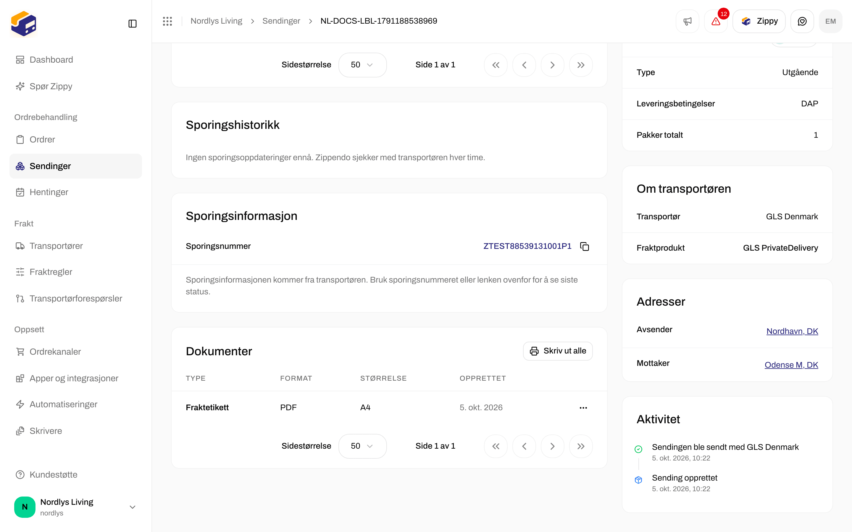 Delen Dokumenter på sendingen som viser en Etikett-rad i PDF-format og Skriv ut alle