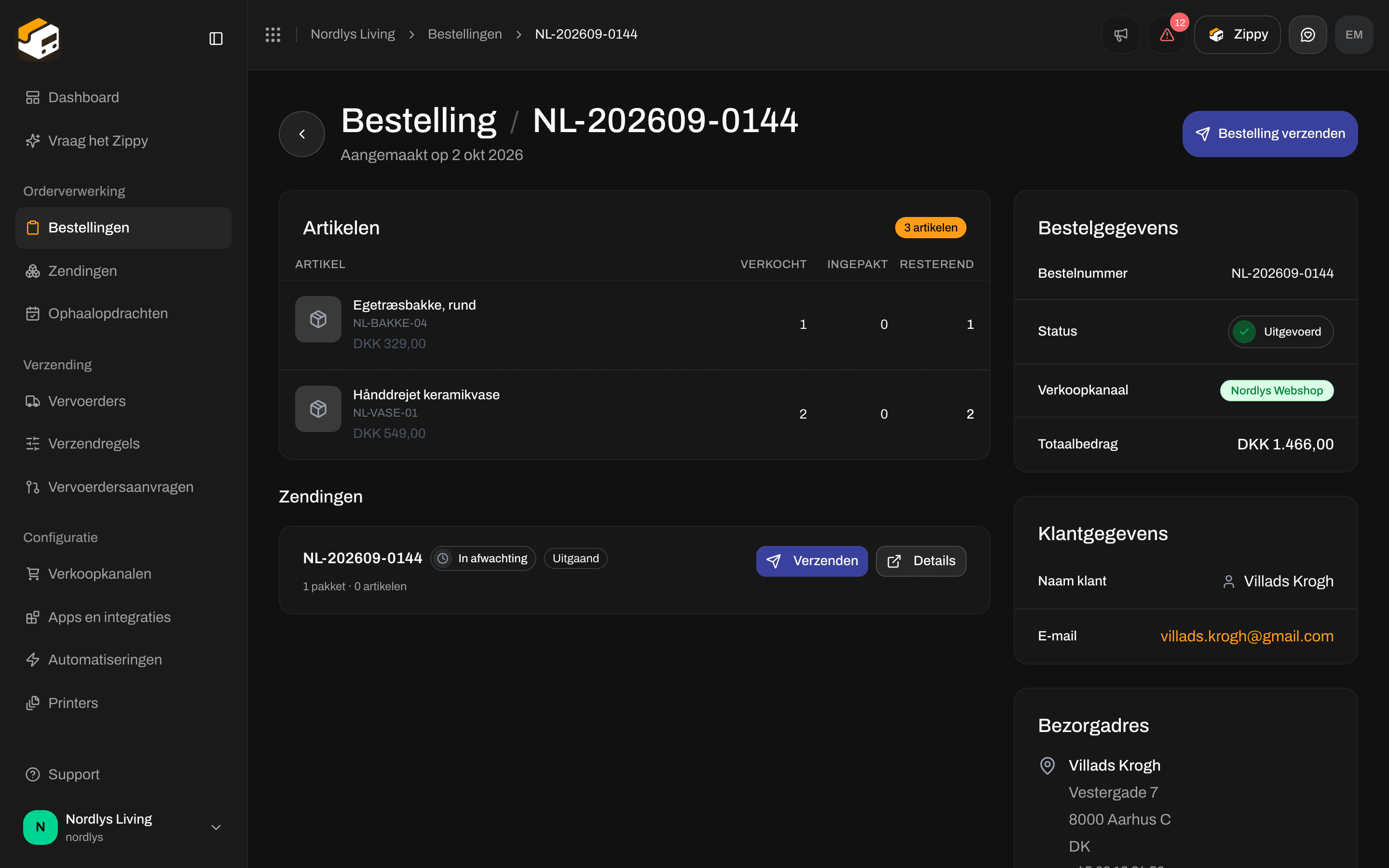 De sectie Zendingen van een bestelling met Bestelling verzenden bovenaan en een kaart van een zending in afwachting