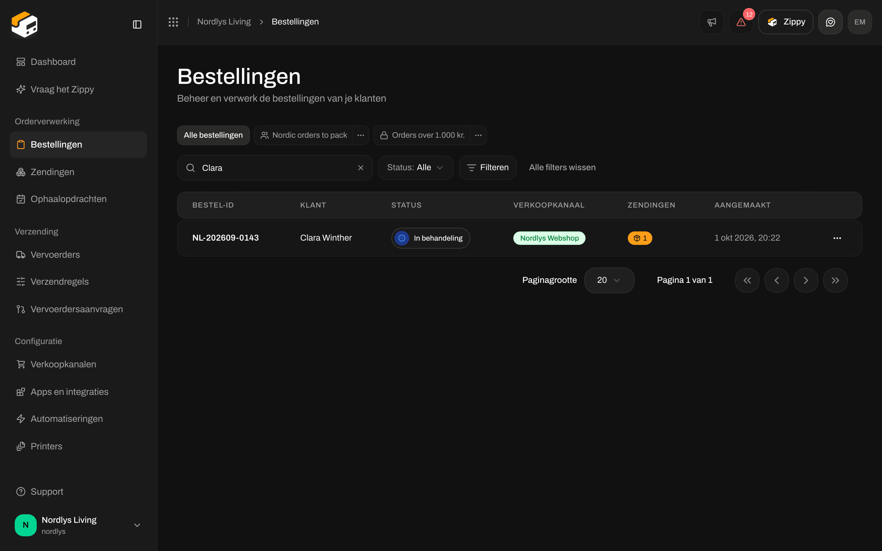 Bestellijst beperkt door een zoekopdracht tot één bestelling met de status In behandeling en één zending
