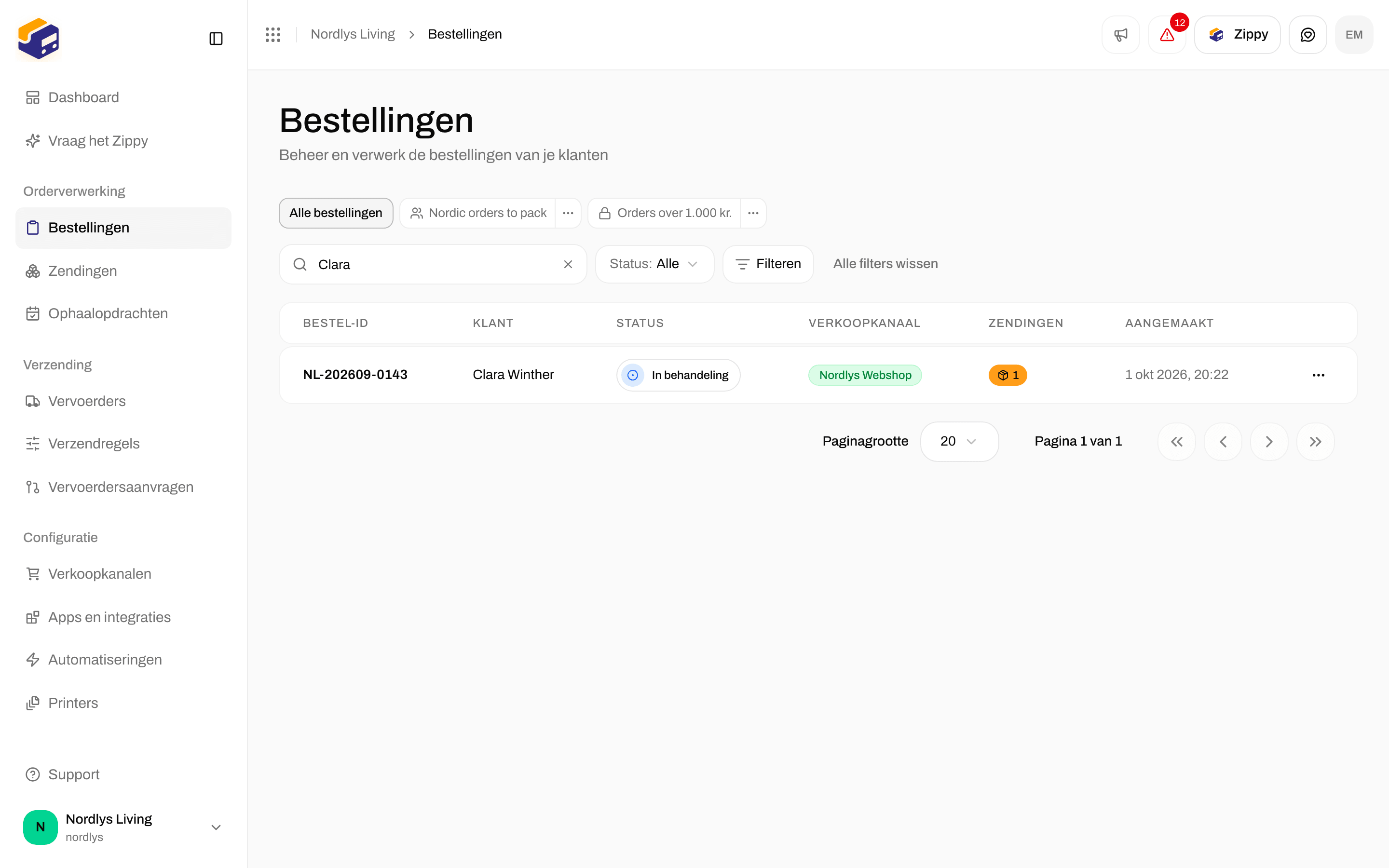 Bestellijst beperkt door een zoekopdracht tot één bestelling met de status In behandeling en één zending
