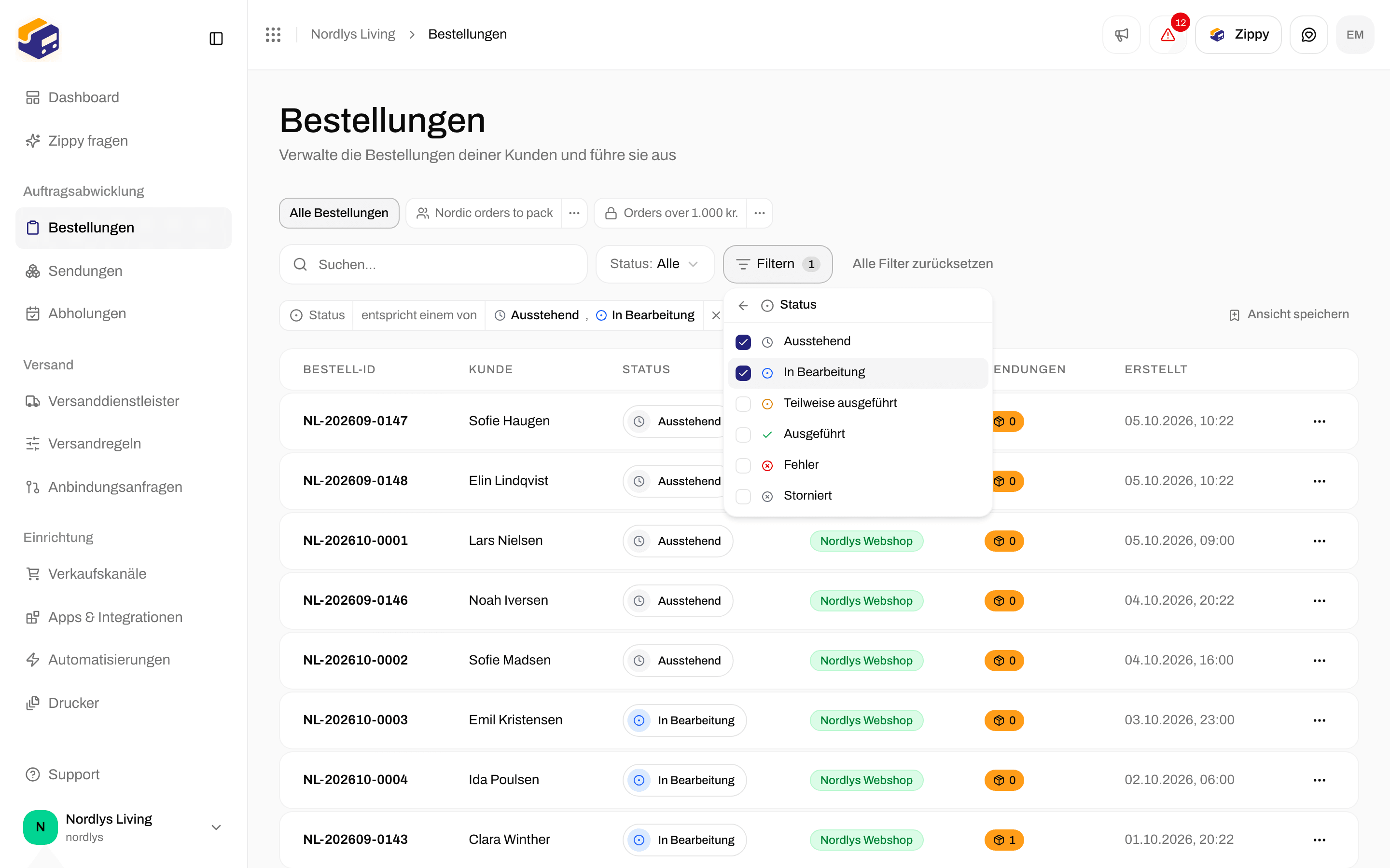 Werteliste für Status mit angehaktem Pending und Processing und einem Status-Tag über der Tabelle