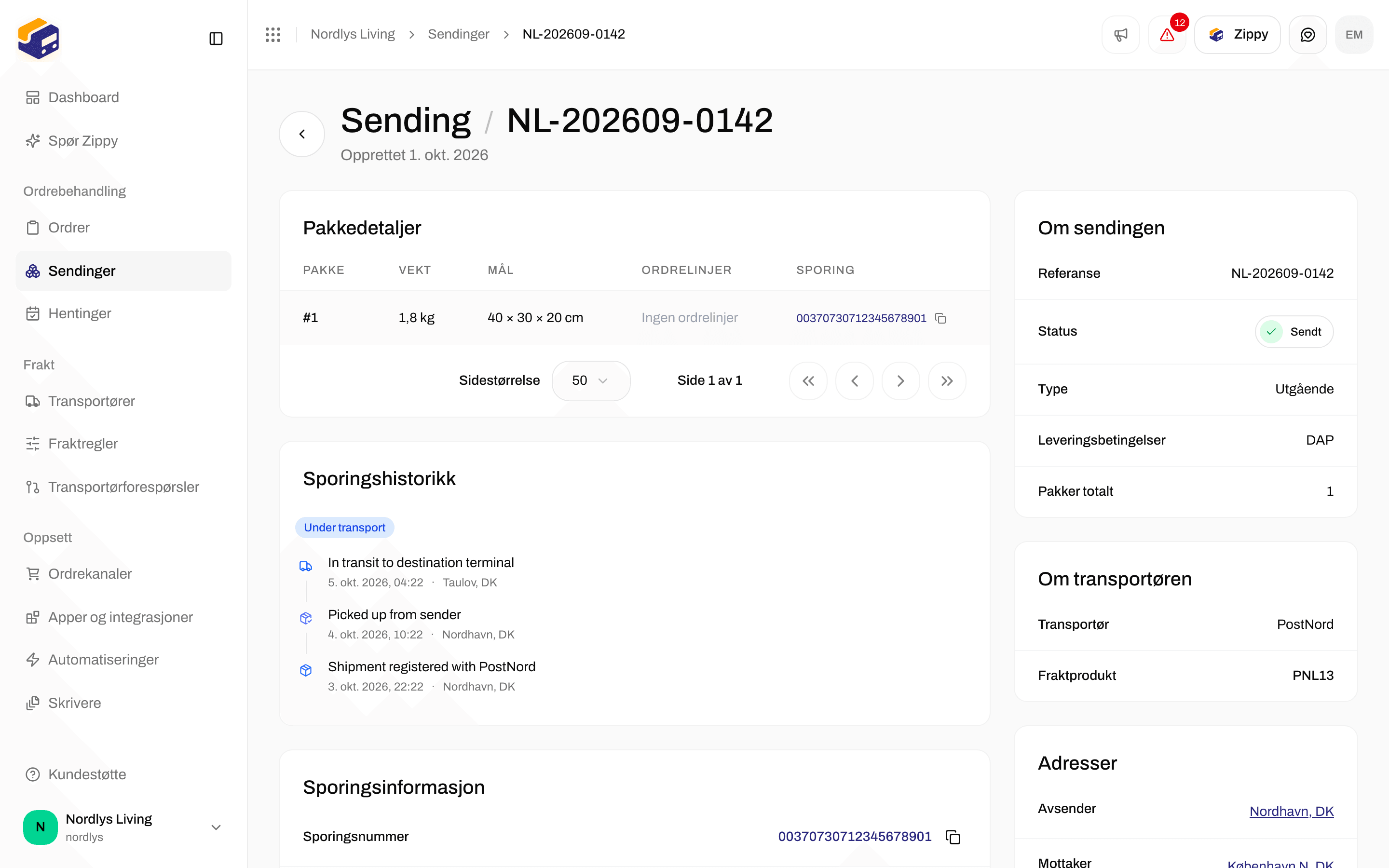 Oversikt over en sending med et sporingsnummer i kolonnen Sporing i pakketabellen