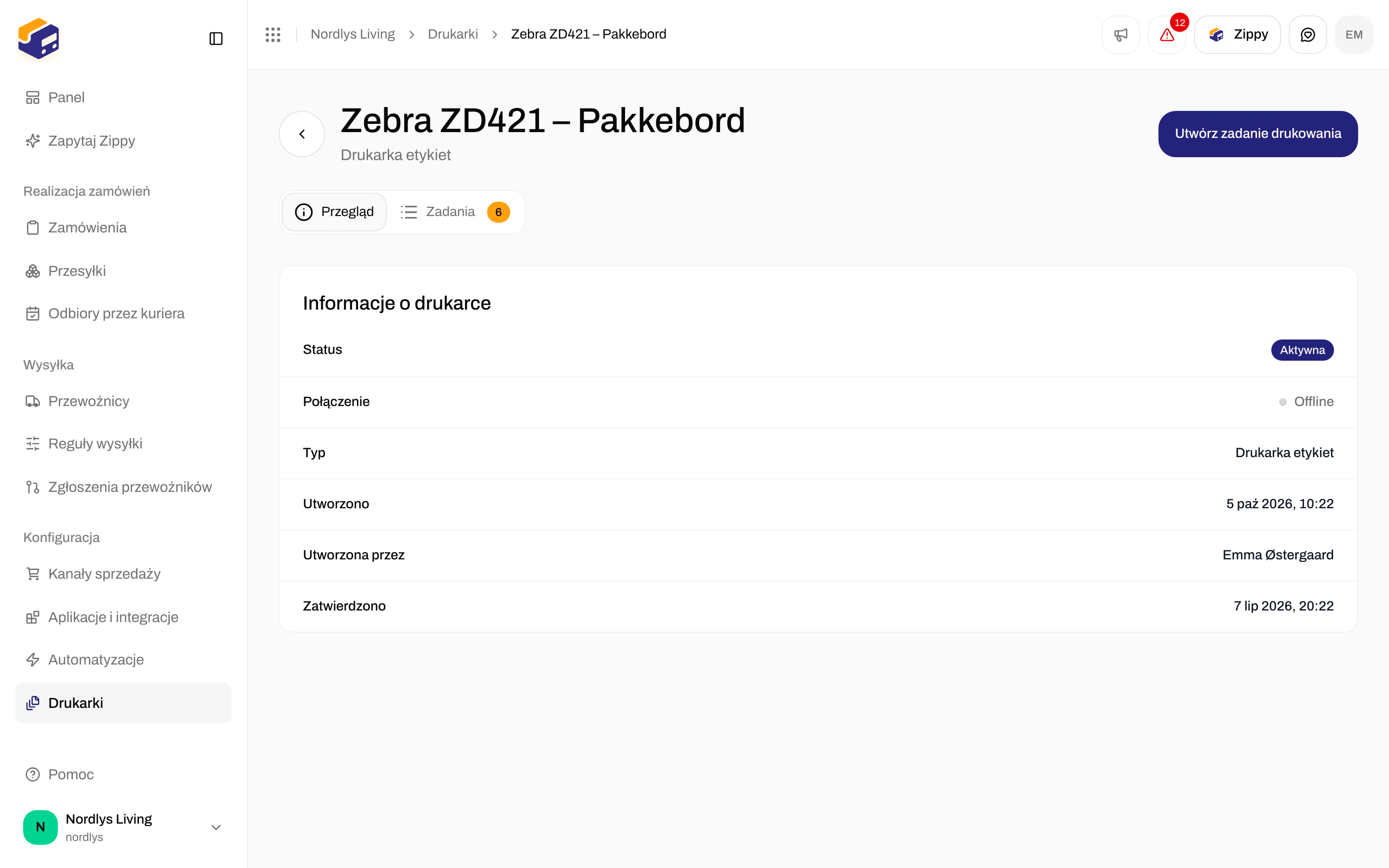 Karta Przegląd na stronie drukarki z Informacje o drukarce, statusem Aktywna i połączeniem Offline