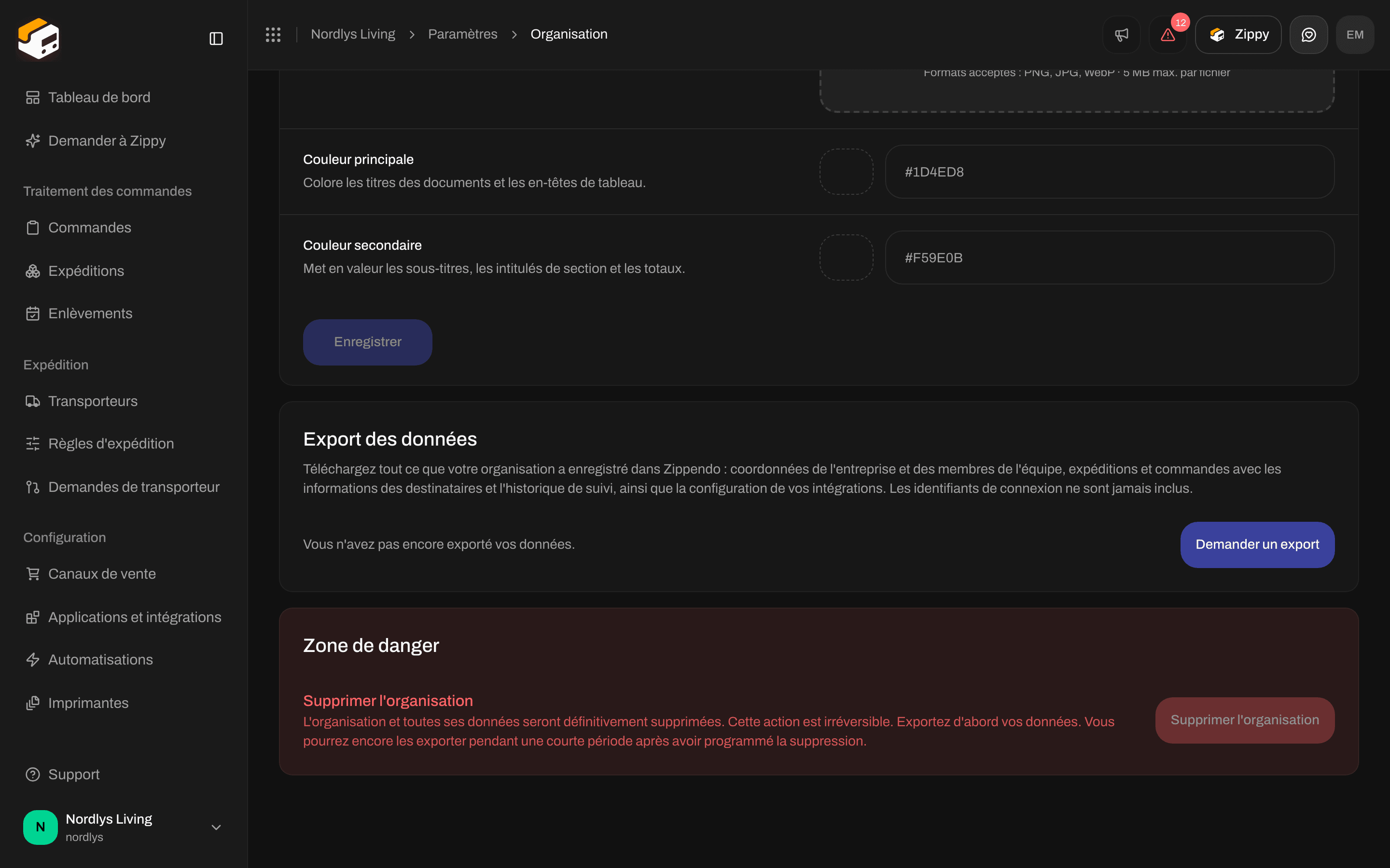 Onglet Organisation défilé jusqu'aux couleurs de l'identité visuelle, à Export des données avec Demander un export, et à la Zone de danger avec un bouton Supprimer l'organisation grisé